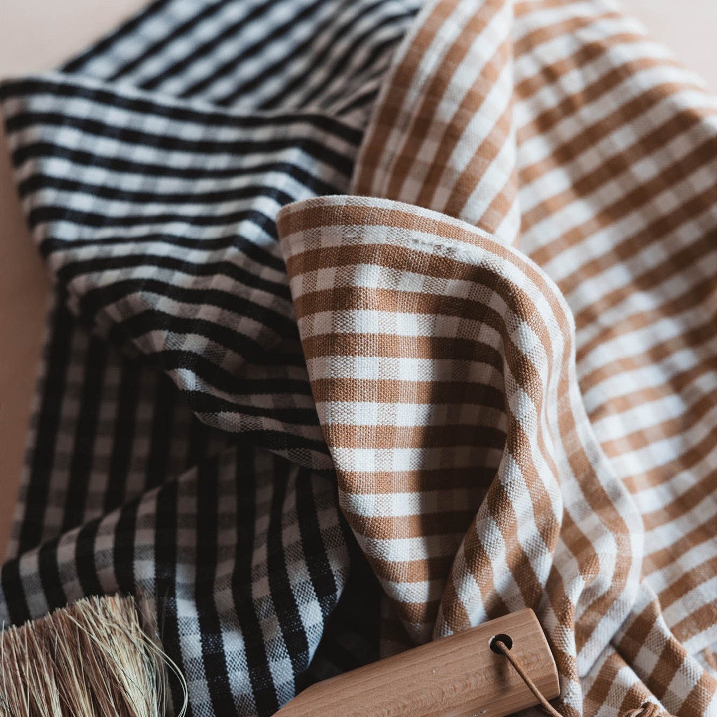 Les grands torchons à carreaux vichy Gabrielle Paris sont en solde en ce moment 😊 #lesjoliesemplettes #shopindependent #shopsmall #shopsmallbusiness #objetsduquotidien