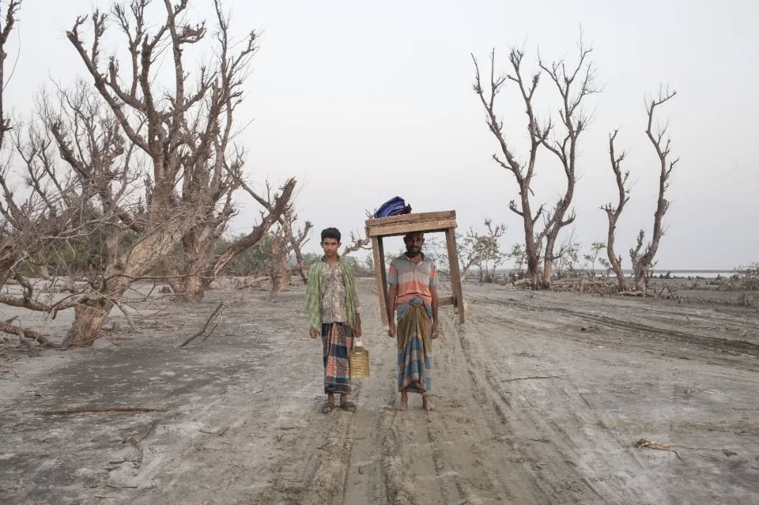 We are happy to see our 2018 Samdani Art Award finalist and DAS 2023 artist, Ahmed Rasel, participating in the inaugural KALĀ Commune Residency. Rasel is a visual artist and photographer whose work explores social, political, and environmental issues. The @dhakaartsummit is honored to have contributed to the selection process.
The KALĀ Commune Residency is a four-week immersive program hosted at the University of Visual & Performing Arts, Colombo, bringing together seven exceptional artists from across South Asia. The residency encourages collaboration, engagement, and meaningful dialogue, fostering a vibrant, inclusive arts ecosystem. The residency and exhibition are curated by @mandira.ranathunga365 with residency programme advisor @glx_hub.
Rasel’s practice explores urgent themes like climate change, urbanization, and the preservation of collective memory, using art as a platform for advocacy.
Rooted in his native Bangladesh, Rasel critically examines the complexities of contemporary life, highlighting the evolving relationship between humanity and its environment.
Repost from @kalasouthasia
Photograph 5,6,7 - Untitled (2016) by Ahmed Rasel from DAS 2018
Photograph 8 - ‘The fish was kept alive to tell the story’ by Ahmed Rasel from DAS 2023, part of the দ্বৈধ (A Duality) exhibition.
@dhakaartsummit
@samdaniartfoundation
@nadiasamdani
@rajeebsamdani
@dhakadiana
@rux_q
@ahmedrasel_photo
@swilin_haque
@sazzad1985
@iftekharnoor
#dhakaartsummit #samdaniartfoundation #dhaka #sylhet #art #artwork #DAS #exhibitions #contemporaryart #srihatta #artistresidency #sculpture #SAF