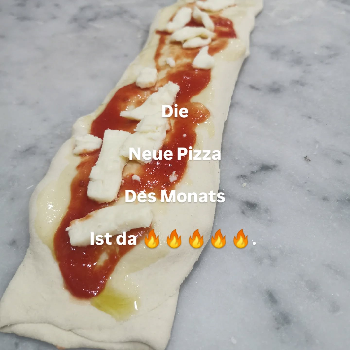 Die neue Pizza des Monats ist da (U-Boot) , mit Putenschinken mozzarella Tomatensauce.
Wenn sie möchten auch vegetarisch erhältlich.
Bestellbar im online Shop. 9.90€