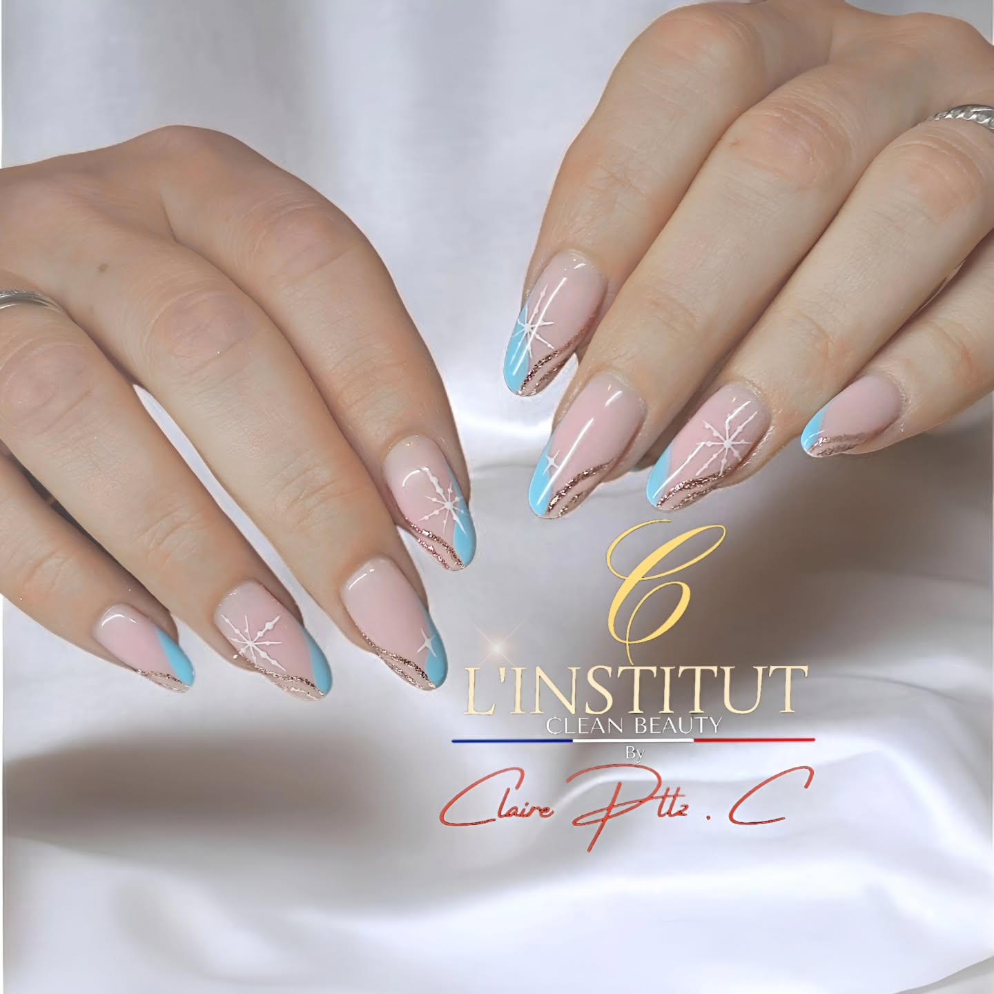 🌟 Chaque création est réalisée sur-mesure pour s’adapter à votre style et vos envies.
Ici, nous avons travaillé une base nude élégante sublimée par une french design en bleu pastel, rehaussée de lignes scintillantes rose gold et de nail art étoilé raffiné.
.
.
⚜️ 𝐂 -𝐋'𝐈𝐍𝐒𝐓𝐈𝐓𝐔𝐓 𝐂𝐥𝐞𝐚𝐧 𝐁𝐞𝐚𝐮𝐭𝐲 ⚜️
SOINS - ONGLERIE - BEAUTE DU REGARD - ÉPILATIONS
📆 𝗥𝗗𝗩 👉 https://c-linstitut.wixsite.com/valence
🚘 A 5 min du centre ville de VALENCE
🅿️ PARKING PRIVATIF GRATUIT🫰
🚍 BUS Citea 4 ou Citea 8 🛑 Demande Arrêt :
🚸Centre commercial ou 🚸Pierre blanche
📍1310 Avenue de la République
07500 Guilherand-Granges
(En face de Auchan et Norauto)
BESOIN DE CONSEILS OU AUTRE DEMANDE ⁉️
Si aucune disponibilité ne vous convient, ou vous ne savez pas quelles prestations choisir, merci de laisser un message au : 07.81.13.48.24
.
.
.
.
.
#nailart #onglerievalence #manucrurerusse #nails💅 #instanails #nailonfleek #nailartist