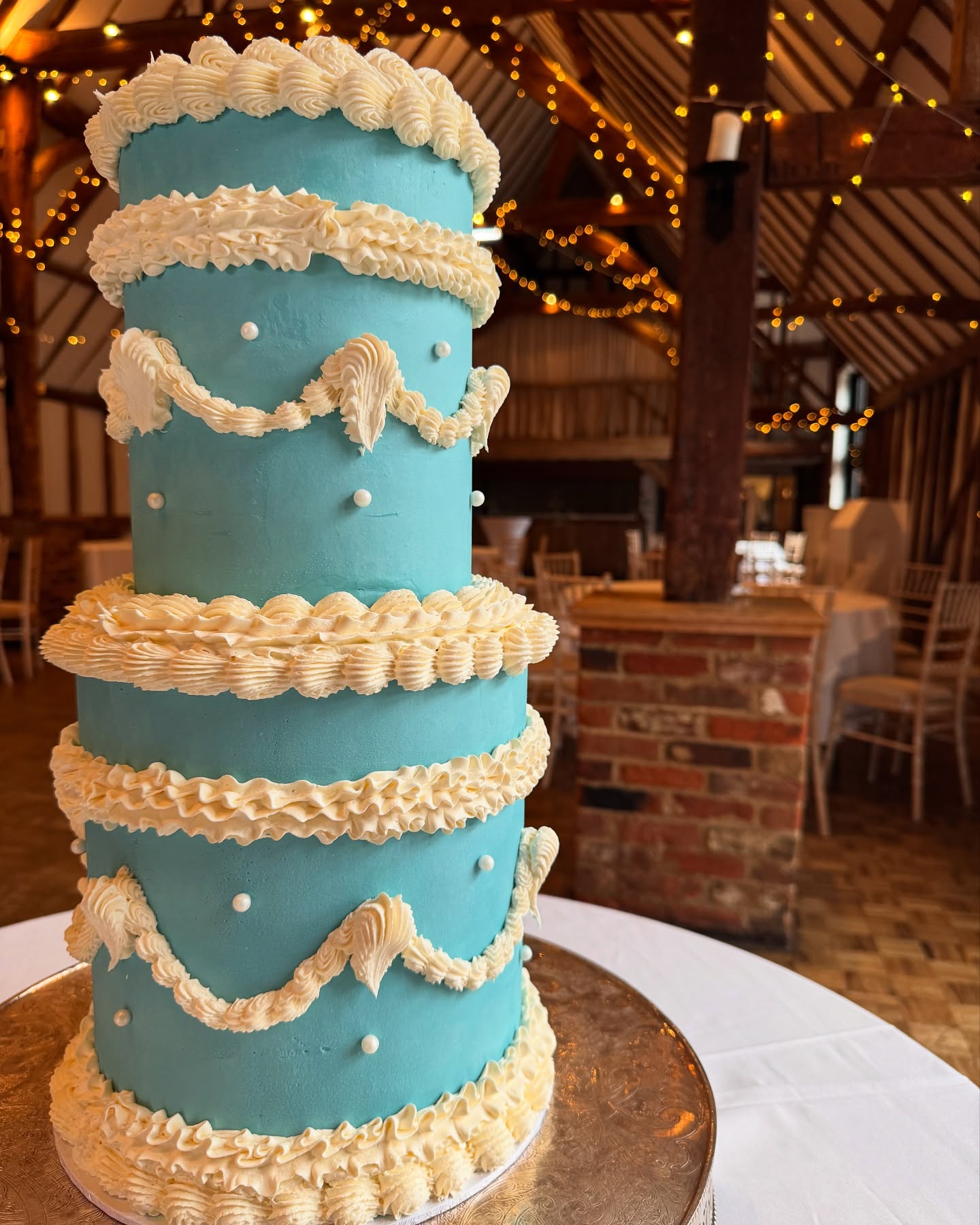 Engagement season reminds me to show you all the cakes that I haven’t posted from last year 😍
Colourful Lambeth tiered cakes will always be a big yes from me ❤️ Its so important that it’s your wedding, your way. And not what you think you should have or have to have 💒
Let’s talk wedding cakes, drop me a DM or email to discuss yours 🎂