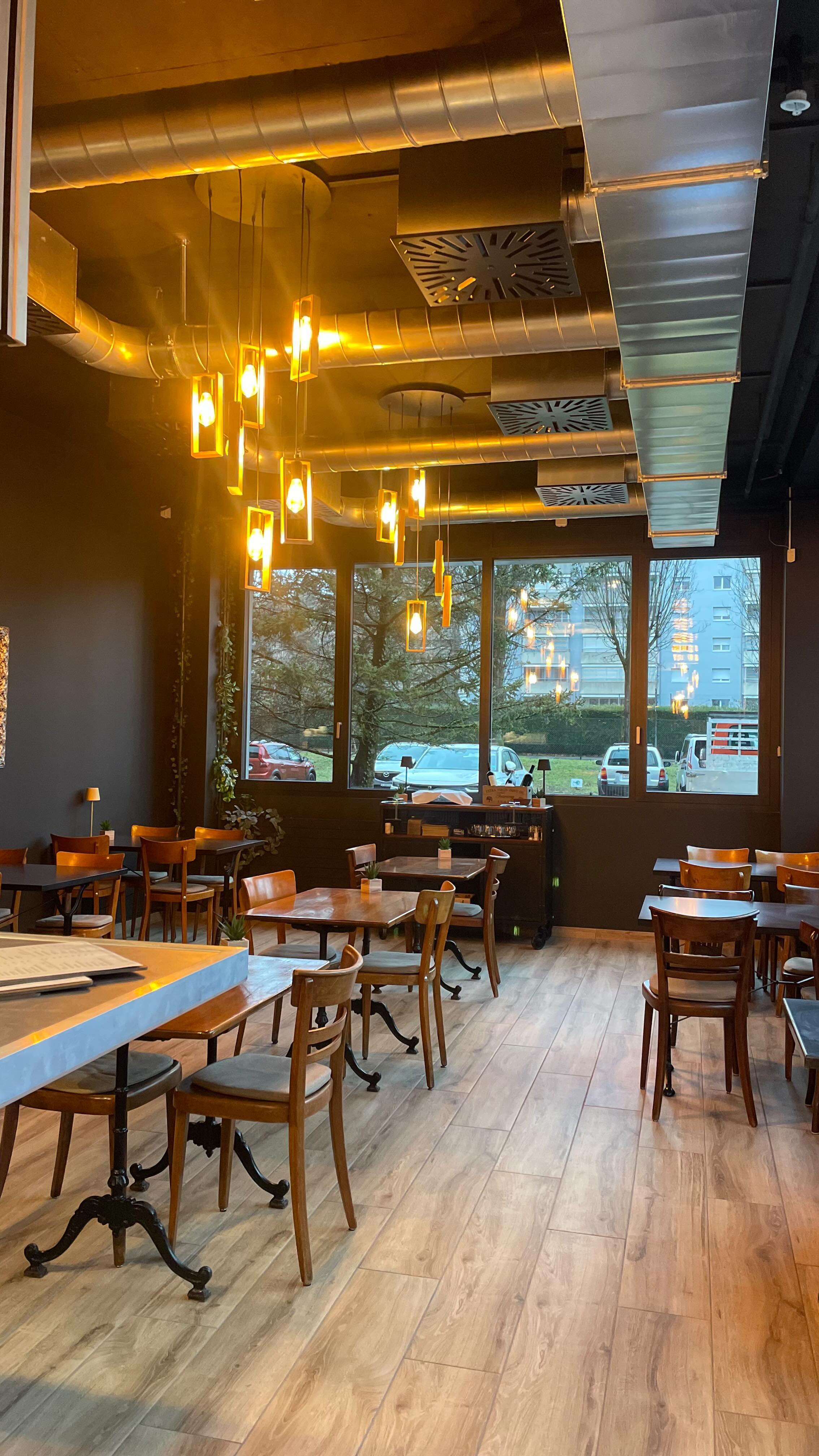 Comment accéder au restaurant Bistrot 9 depuis le parking du centre commercial d’Ecublens ? 📍
Voici une petite vidéo pour vous montrer le chemin ! 🏃
On vous attends du lundi au vendredi de 8:00 à 17:00!
À tout bientôt dans notre restaurant 🤤
#resturantssuisse #restaurantecublens #suissefood #ecublens #restaurantvaud #bistrot9