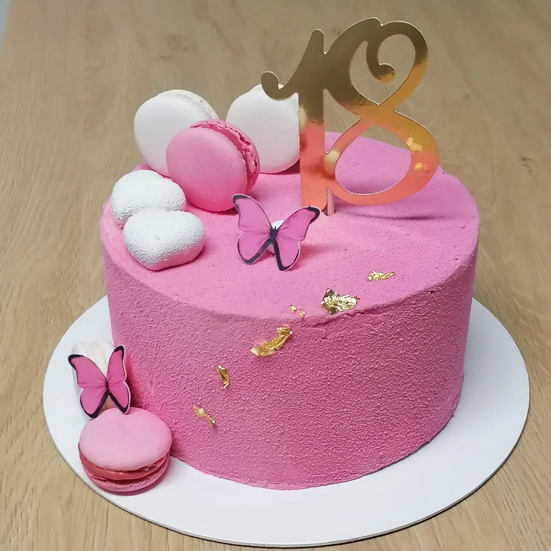 Narozeninový dort #burthdaycake #strawberrycake #malinovydort #sladkepohladi