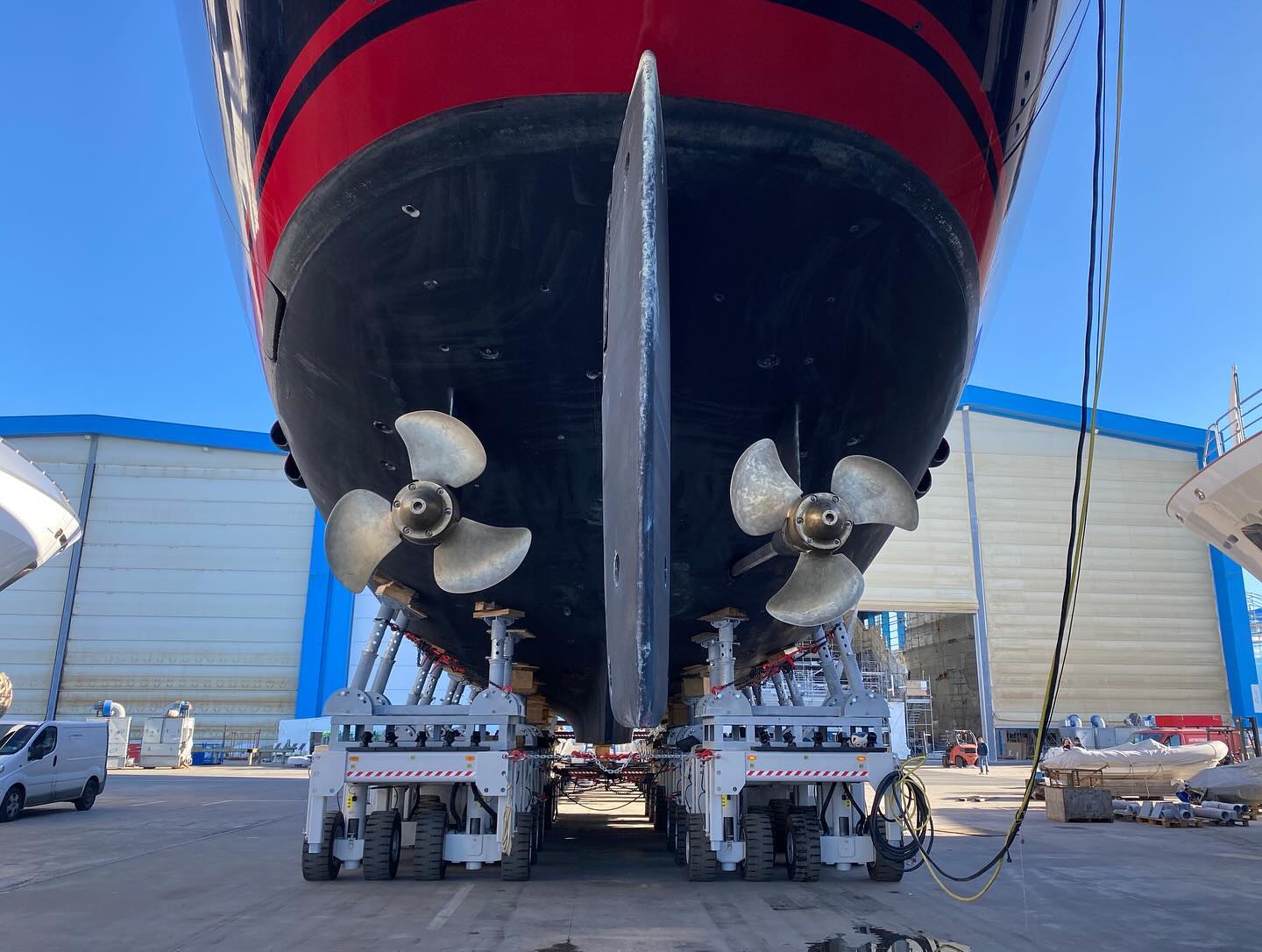 Come nascono le idee? Esperienza, passione e voglia di trovare soluzioni che gli altri non hanno ancora trovato 💡 How do ideas come about? Experience, passion and desire to find solutions that none founds 💡 #ideas #passion #work #shipyard #fix #boatyard #refit #yachting #altoservice #power