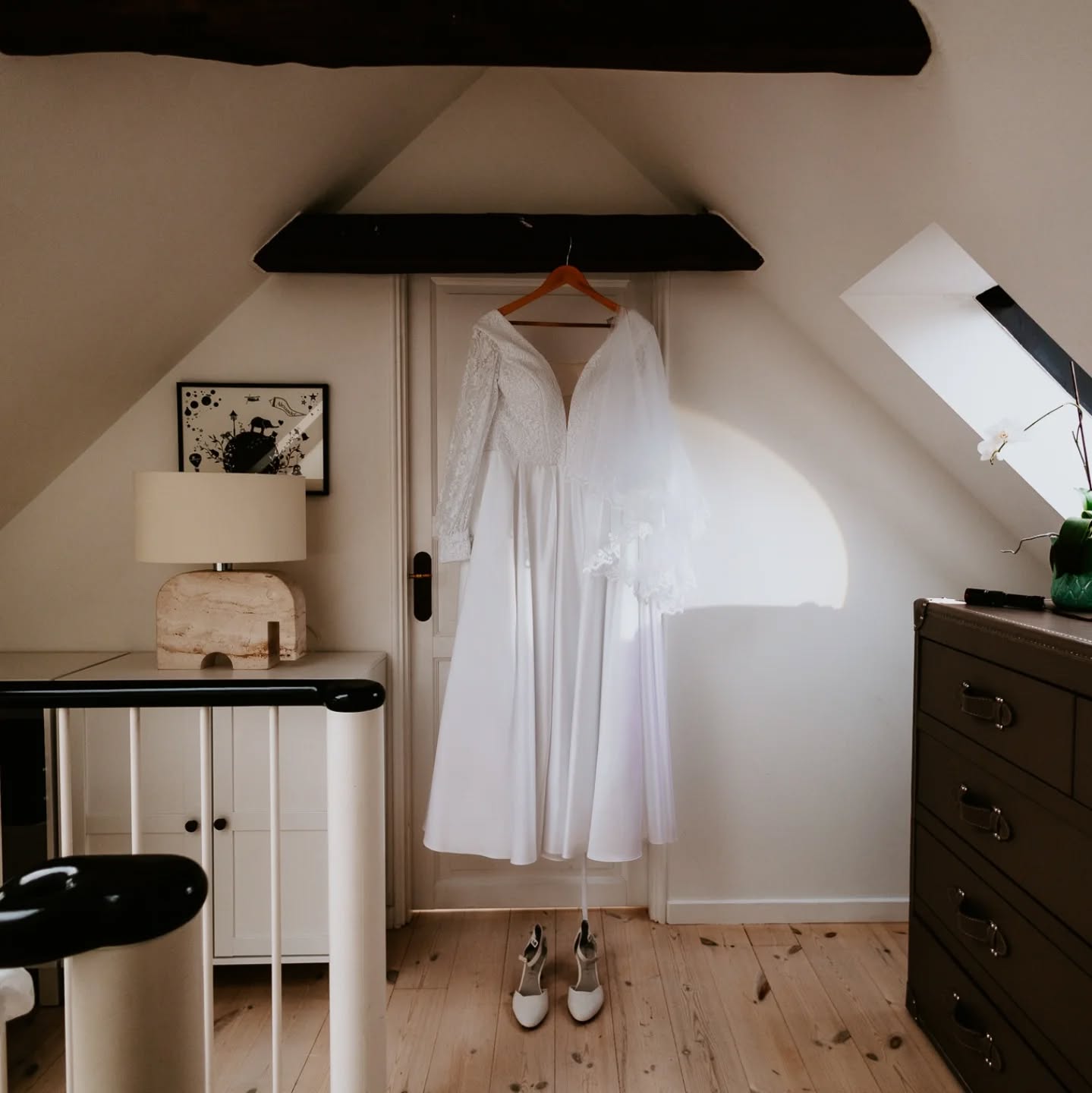 ❤️ BRIDAL MORNING MAGIC ❤️
🚂 Sitting on the train, heading to capture another bridal morning, I can’t help but reflect on yesterday’s moments 💄
👰Bridal preparations are not just a wedding day “must.” They’re filled with that unparalleled buzz of excitement – the joy, the anticipation, the love 💍
📷 Here’s a sneak peek of one of those breathtaking moments from yesterday. Isn’t it just magical how emotions shine through every detail? ✨
📣To all the couples out there: treasure these beautiful beginnings! 🥰
____________
🏩 Wedding Planner: @gettingmarriedindenmark
▪︎
▪︎
▪︎
▪︎
▪︎
#bridalmorning #loveinthedetails #emotionalmoments #danishweddingphotographer #copenhagenwedding #weddingphotoandvideocopenhagen #copenhagenelopement #свадебныйфотографвкопенгагене #happilyeverafter #copenhagenphotographer #photographercopenhagen #elenabelevantseva #bryllup2025 #elopementphotographercopenhagen #свадьбавкопенгагене #danskebryllupsfotografer #copenhagenweddingphotographer #bryllupsfotografsjælland #elopementdänemark #gettingmarriedindenmark