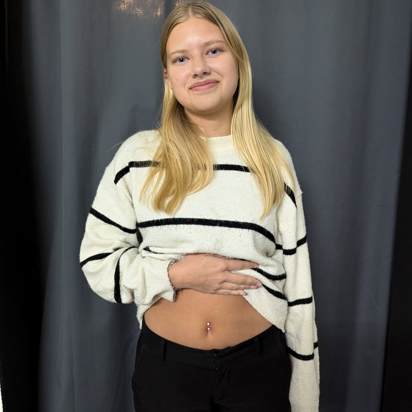 #navelpiercing #bellybuttonpiercing #piercing #evilwomanbodypiercing by @ulrikaluckabauer #piercersinceyear2000