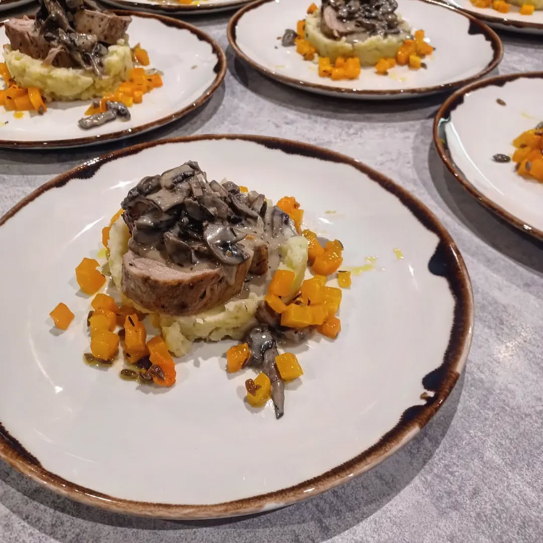 Some bits from December and beginning of January 🍽😋
.
.
#chatel #skiseason #catering #portesdusoleil