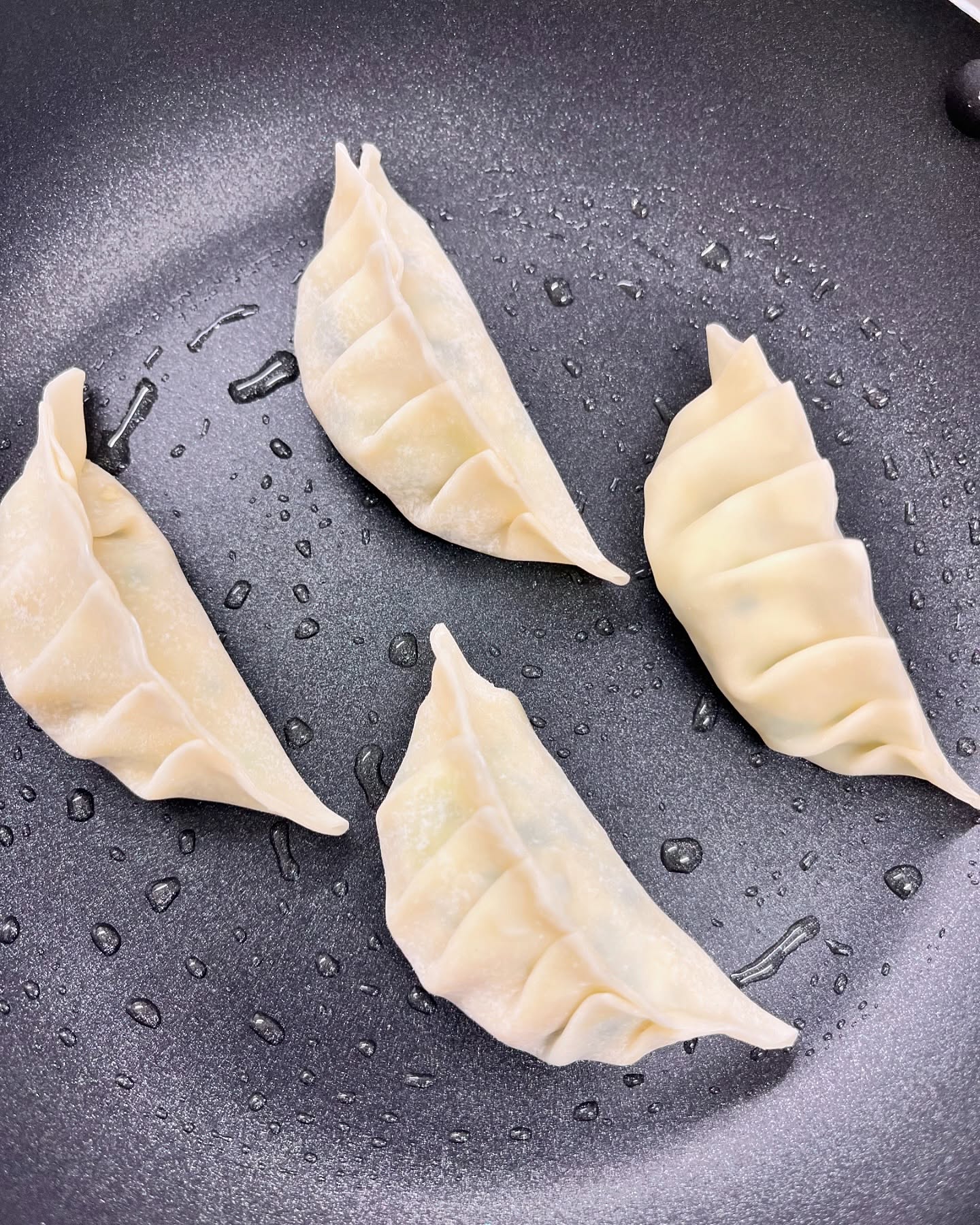 Hi! This is Manryo cooking class in Kyoto🪭
We are creating a new menu
: Vegetarian Gyoza 🥟and Ramen🍜
We just replaced the pork with tofu in the recipe, but I ended up with something just as delicious as the original pork flavor!
Even if you’re vegetarian, this is the place where you can enjoy authentic and delicious Japanese gyoza and ramen! Come and give it a try!
Let’s check our homepage from our bio:)))
#kyotocookingclass #kyotovegetarian #vegetarianramen #vegetariangyoza #vegetariancookingclass