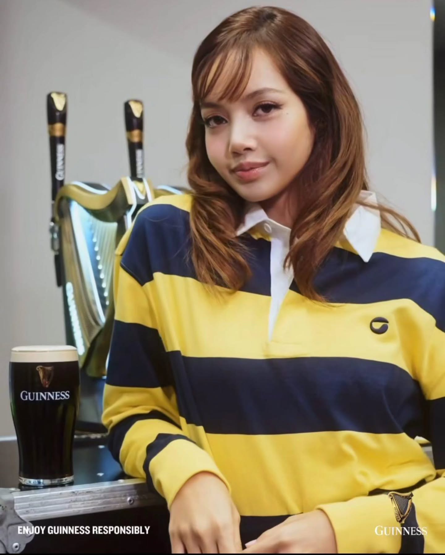 @lalalalisa_m at The Emirates Stadium in London last week, where she did the Coin-toss before the @arsenal Vs @spursofficial game! Hope everyone there enjoyed it!
@guinness / #flightcasebars / Lisa / @premierleague