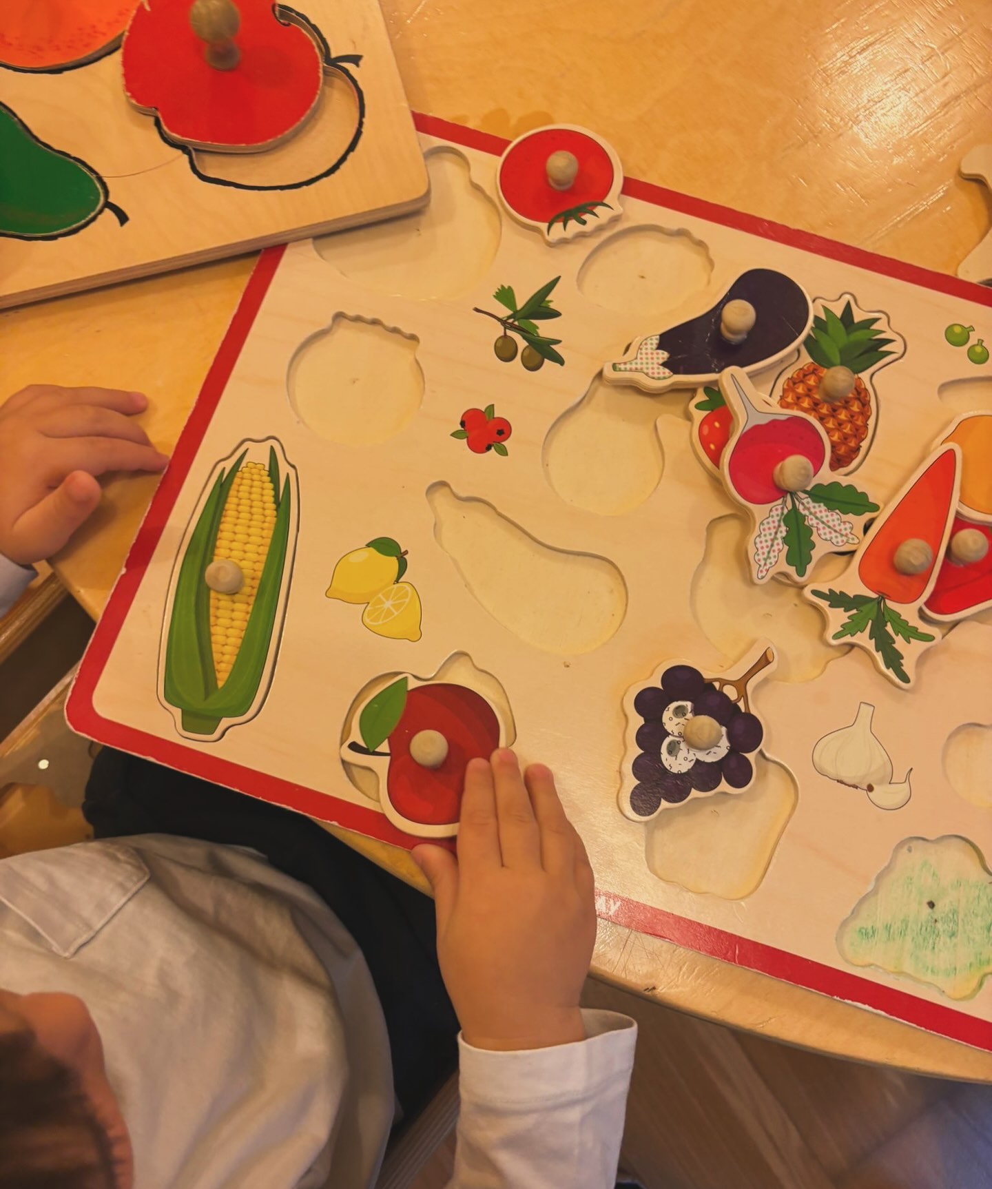 Riconosco le immagini e associo le forme… gli incastri di legno mi aiutano a crescere! Dai 18 mesi circa in avanti… dai più semplici ai più complessi. Non fateli mancare al vostro bambino!
#incastridilegno #formeeimmagini #sviluppocognitivo