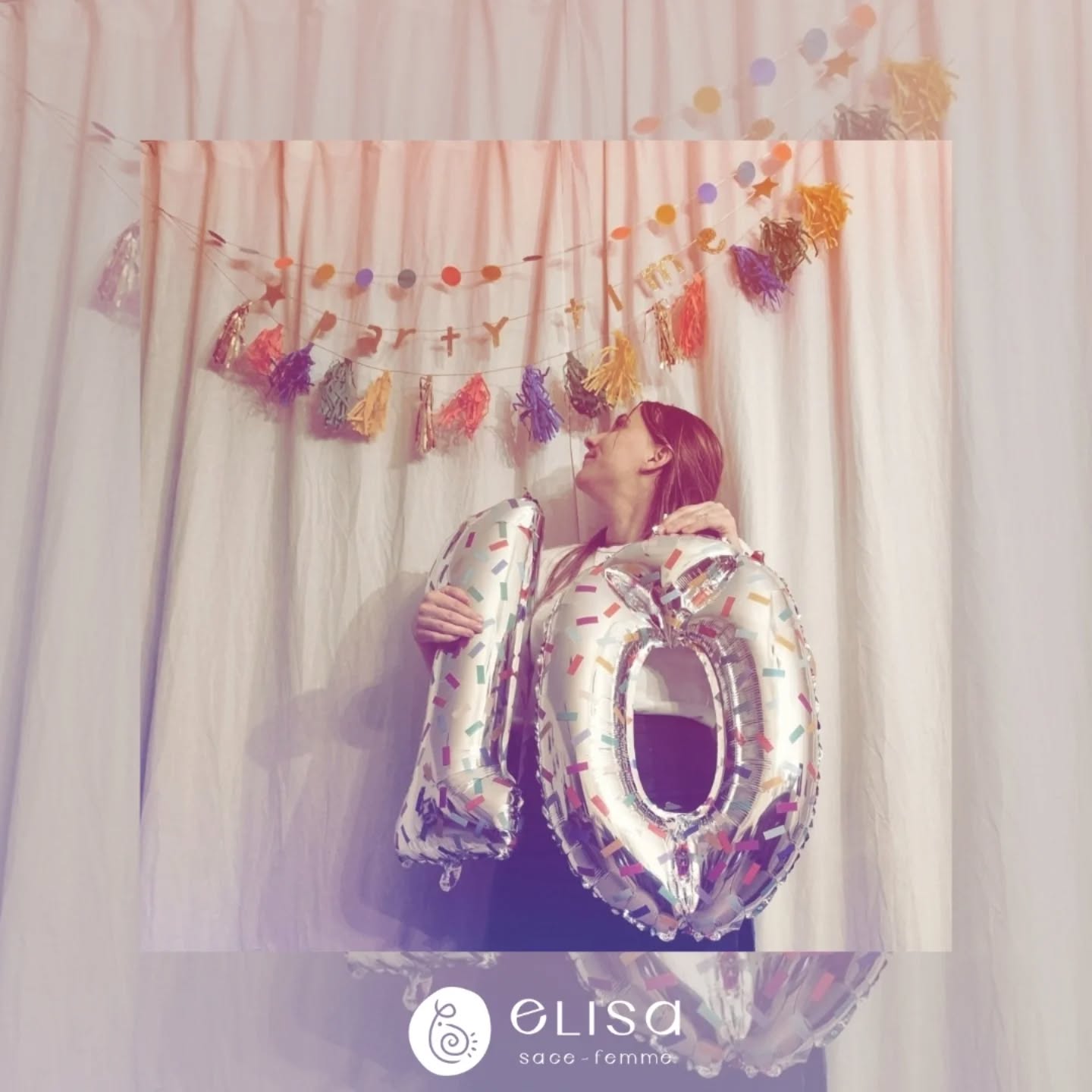 10 ans
10 ans de diplôme.
10 ans à être témoin du bouleversement intense qu'est l'arrivée d'un enfant.
10 ans de maternité.
10 ans à apprendre à être maman en même temps que celles que j'accompagne.
10 ans à vivre avec vous les folles tribulations d'une mère.
À apprendre de vous et de mes expériences personnelles.
À en conclure qu'il n'y a pas une solution.
Il n'y a pas de formule magique.
Pas de médaille ni même de concours.
10 ans de sororité.
À expérimenter et observer ce lien qui nous lie toutes, la maternité.
Cette aventure à la fois douce et violente.
Celle qui nous fait marcher, comme un funambule, sur le fil de la vie à tanguer entre confiance et doute, entre assurance et culpabilité, entre force et faiblesse, entre clarté et flou, entre solitude et soutien.
Merci à la vie pour vous, pour ce métier que j'aime tant et merci à Dieu pour mon premier bébé qui a fait de moi une sage-femme accomplie.
À nos 10 ans.