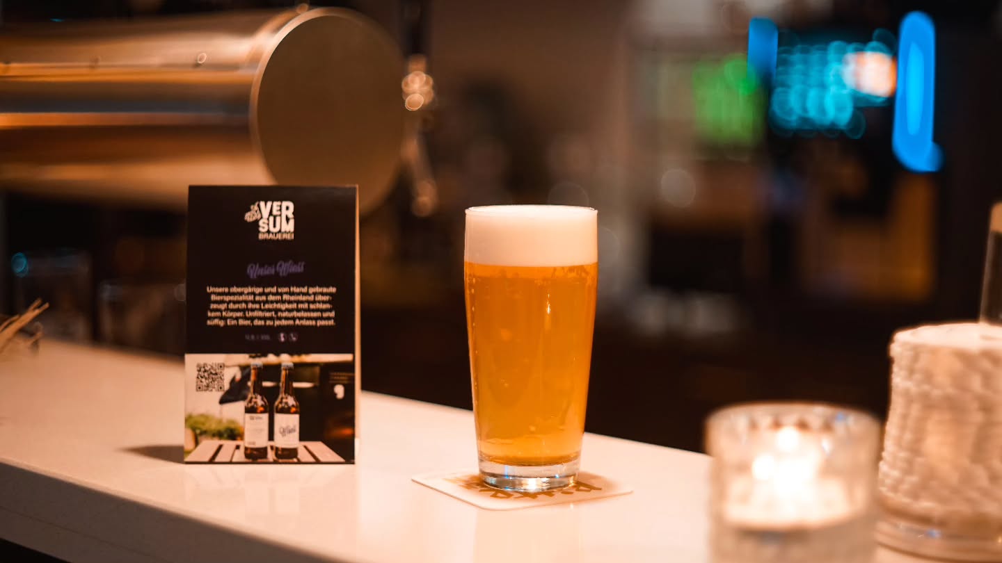 Entspannung pur trifft auf Genuss! Nach einem erholsamen Tag im Monte Mare in Bedburg könnt Ihr euch nun mit einem frisch gezapften Bier von uns verwöhnen lassen. 🍺 Lasst euch die perfekte Auszeit schmecken und stoßt auf eure Entspannung an! 🖤🍻