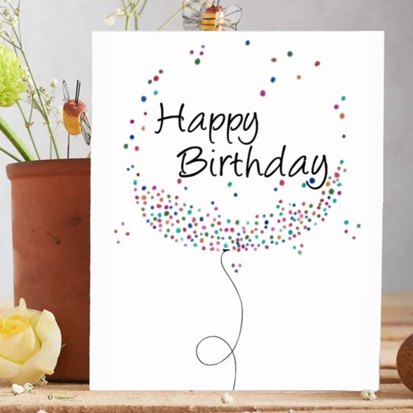 Confetti balloon card perfect for an upcoming birthday 👌
#birthday #birthdaycard #balloon #confetti #celebration #greetingscards #pointilism