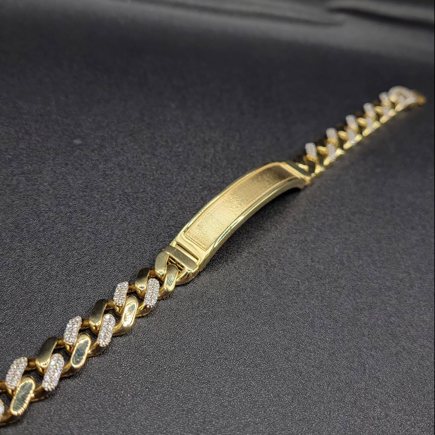 Esclavas de marca Monaco originales. Disponibles en sistema de apartado con hasta 3 meses sin intereses.
#viral #fyp