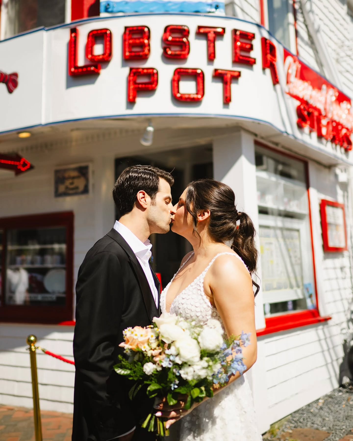 Peaches + cream with touches of light blue + pale yellow for S+Z's Provincetown wedding. We love this playful palette for an early summer event, and the single variety bridesmaids' bouquets are one of our favorite ways to switch it up from more traditional styles.
.
Vendors
Photos: @amyspiritophotography
Catering: @cosmoscatering
Coordinator: @lindsajean
Venue: @pilgrimmonument