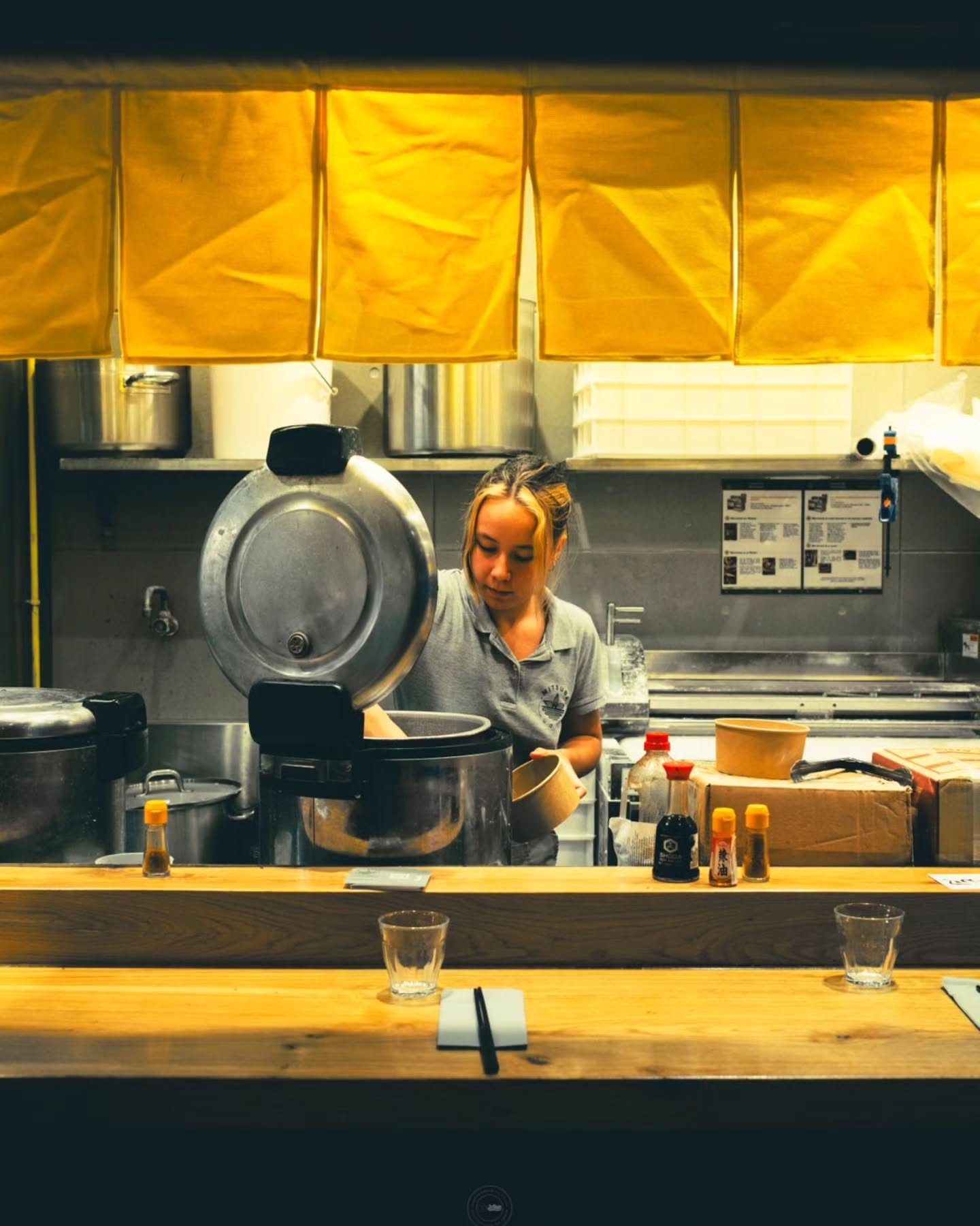 🟡⚫
#photooftheday #streetphotointernational #fujixseries #fujix100vi #fujifeed #restaurant #bestpicture #photographylovers #portrait
#portraitpage #portraitphotography
@mitsuba_bordeaux