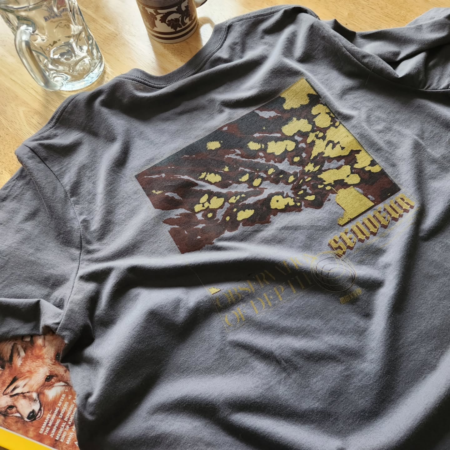 Deeper in we go.
Into the depths with the everbreezy Observation of Turbulence sustainably-sourced screenprinted tee.
:: Depth above all ::