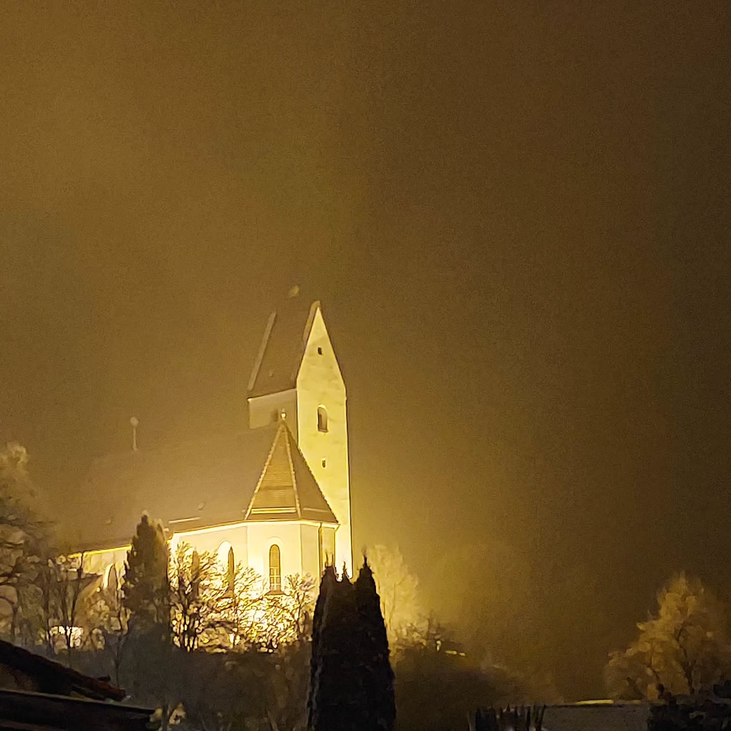Grainbacher "St. Ägidius und Nikolaus" - Kirche bei Nacht
#kirche #stägidiusundnikolaus #kirchebeinacht
#kirchenbeleuchtung #nacht #imdunkeln #winternacht #winter #pfarreisamerberg @pfarreisamerberg #pfarrverbandrohrorf #samerberg #urlaubaufdemsamerberg #wanderimwinter #wanderhöfesamerberg #servussamerberg #servus.samerberg @servus.samerberg #weissnhof_samerberg #weissnhof