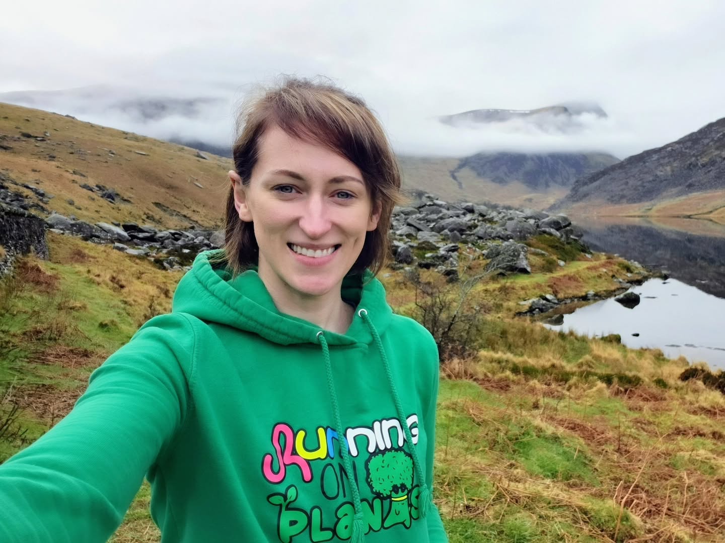 I fell off a fench... and spent the weekend benched!
Watching @stu_likes_to_run have all the adventures this weekend whilst I was forced to rest my ankle and stay on ground level, was pretty rubbish. 👀
But my obsession isn't a mountain.
It's a mile long tunnel race that starts in 12 days! 🏃♀️
Desperately hopeful everything starts falling into place, allowing me to stand on my start line race ready. 🙏
#thehardstuff #snowdonia #northwales #injuiredrunner #recovery