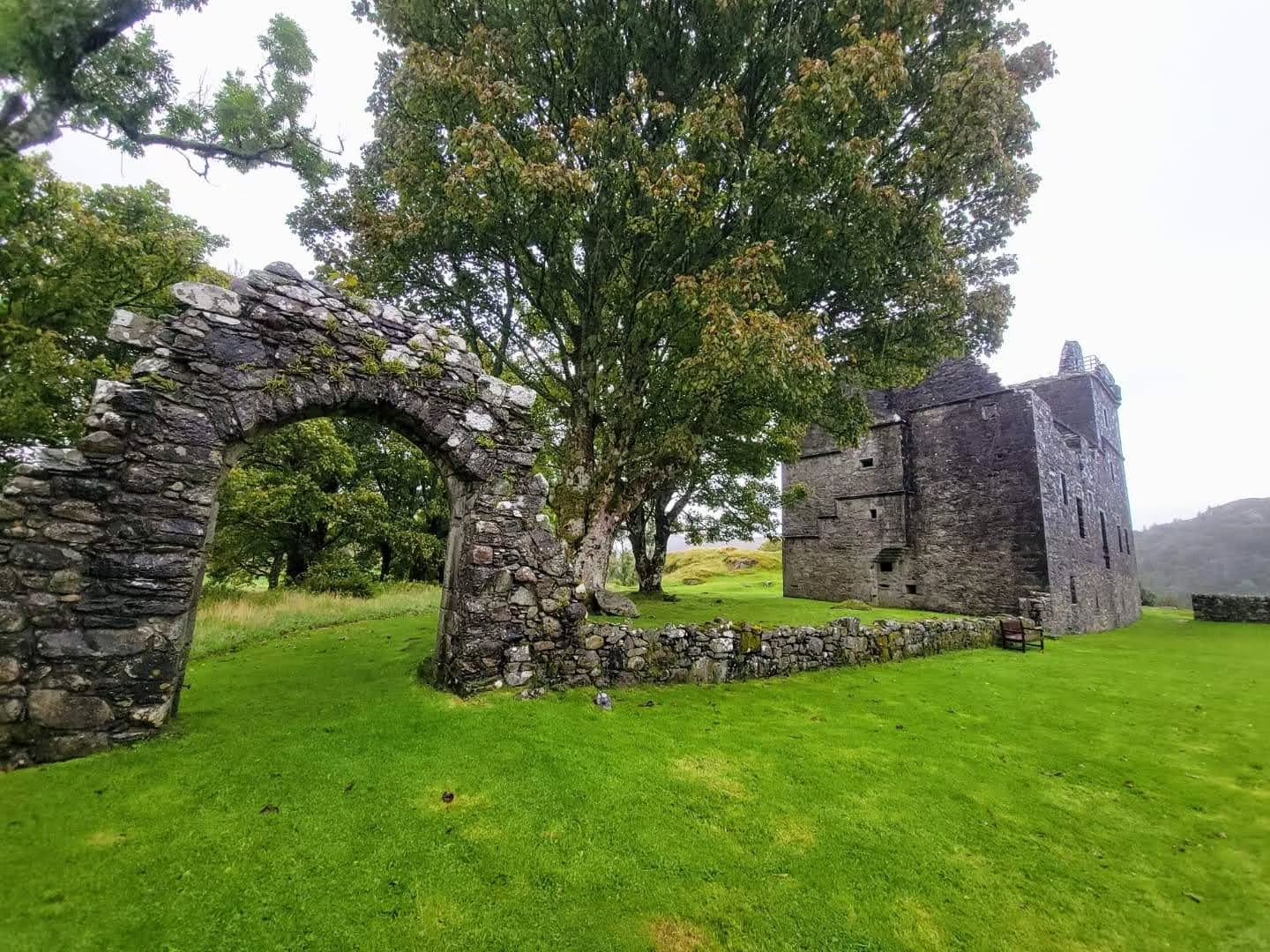 Thinking of visiting Scotland? Expect jaw-dropping landscapes, historic castles, and weather that keeps you on your toes. Read our latest blog post for tips, must-sees, and why you should always pack a rain coat. ☔🏰
.
.
.
.
.
#travel #twogirlsgetaway #travelblogger #scotland #scotlandtravel #Edinburgh #iamtb #wearetravelgirls #wonderful_places #sheisnotlost #traveladvisor #gltlove #girlswhotravel #glt