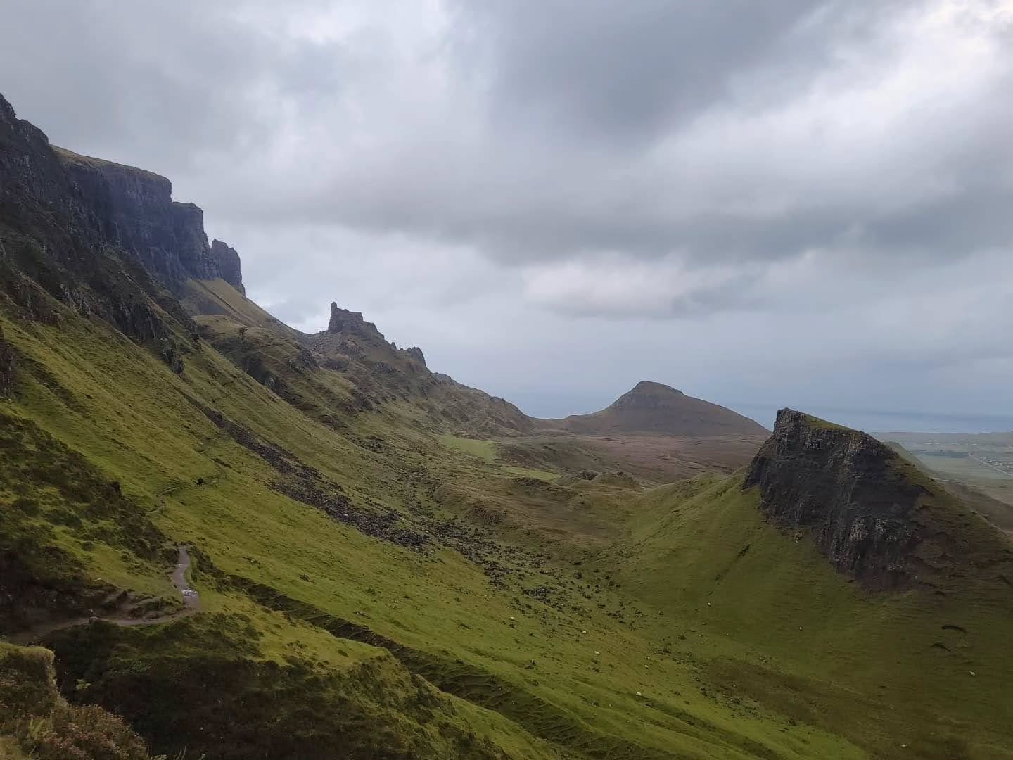 Thinking of visiting Scotland? Expect jaw-dropping landscapes, historic castles, and weather that keeps you on your toes. Read our latest blog post for tips, must-sees, and why you should always pack a rain coat. ☔🏰
.
.
.
.
.
#travel #twogirlsgetaway #travelblogger #scotland #scotlandtravel #Edinburgh #iamtb #wearetravelgirls #wonderful_places #sheisnotlost #traveladvisor #gltlove #girlswhotravel #glt