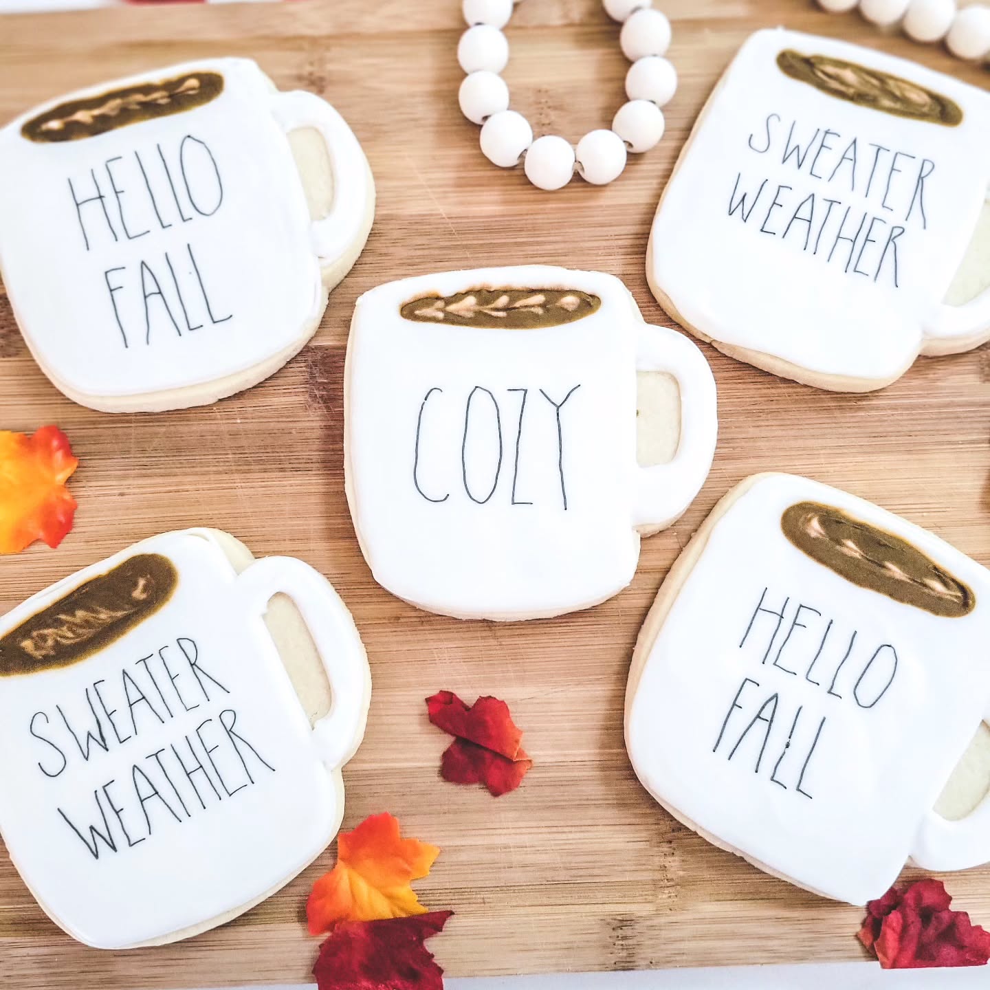 Are you glad to see temperatures warming up or do you want a few more snuggle alerts? ⚠️
#cookies#cookielady#cozycookies #coffee #coffeelover #royalicingcookies#cookiedecorating#cookiedecorator#safetyharbor#tarponsprings#dunedin#palmharbor#tampa #clearwater #localbaker#cookiesofinstagram