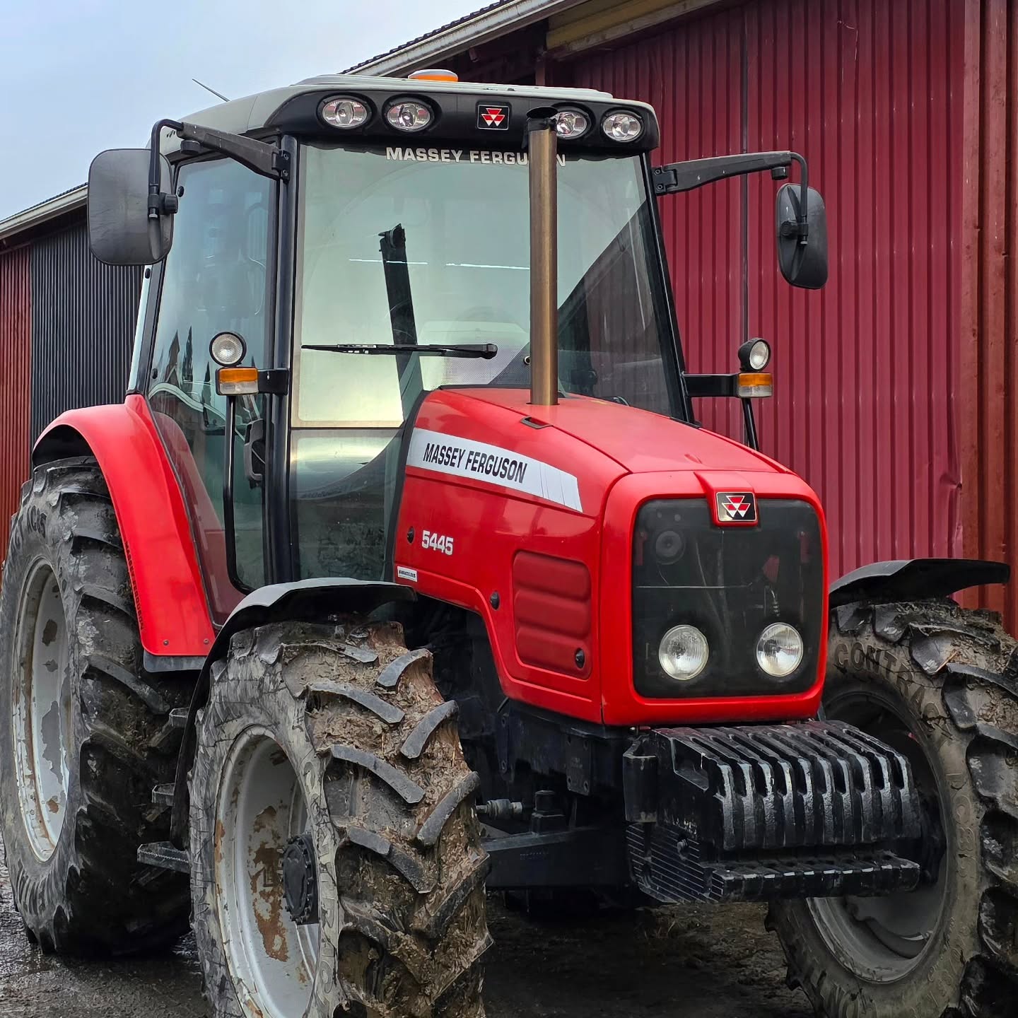 Massey Ferguson 5445 Nurmossa jatkaa viljatilan töitä senttimetritarkkuudella!
Vielä ehdit hyvissä ajoin päivittää koneesi automaattiohjausaikaan ennen kevään kylvöjä, ota yhteyttä!
#efix #efixag #esteer10 #agronav #masseyferguson #täsmäviljely