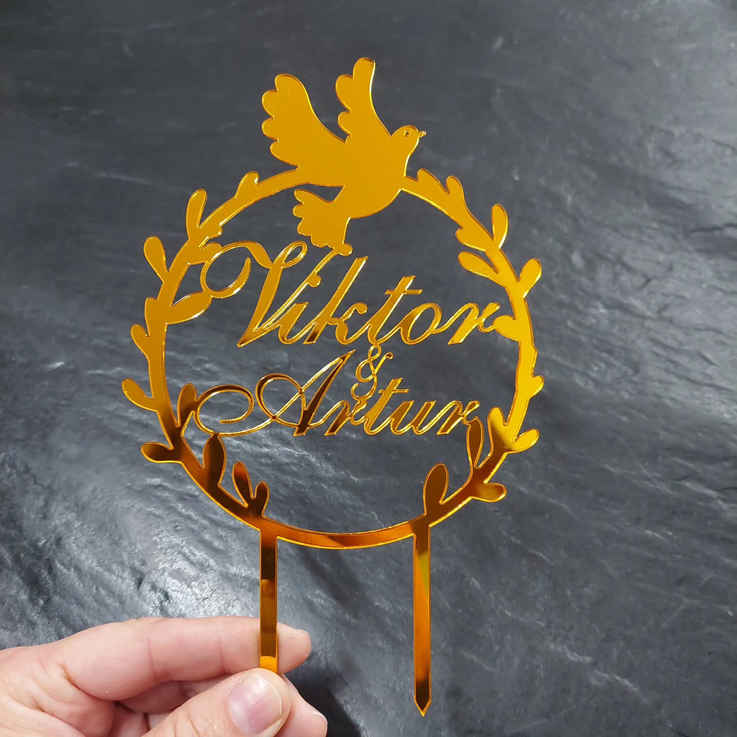 Topo bolo batizado em acrílico dourado
#toposdebolopersonalizados
#topobolobatizado