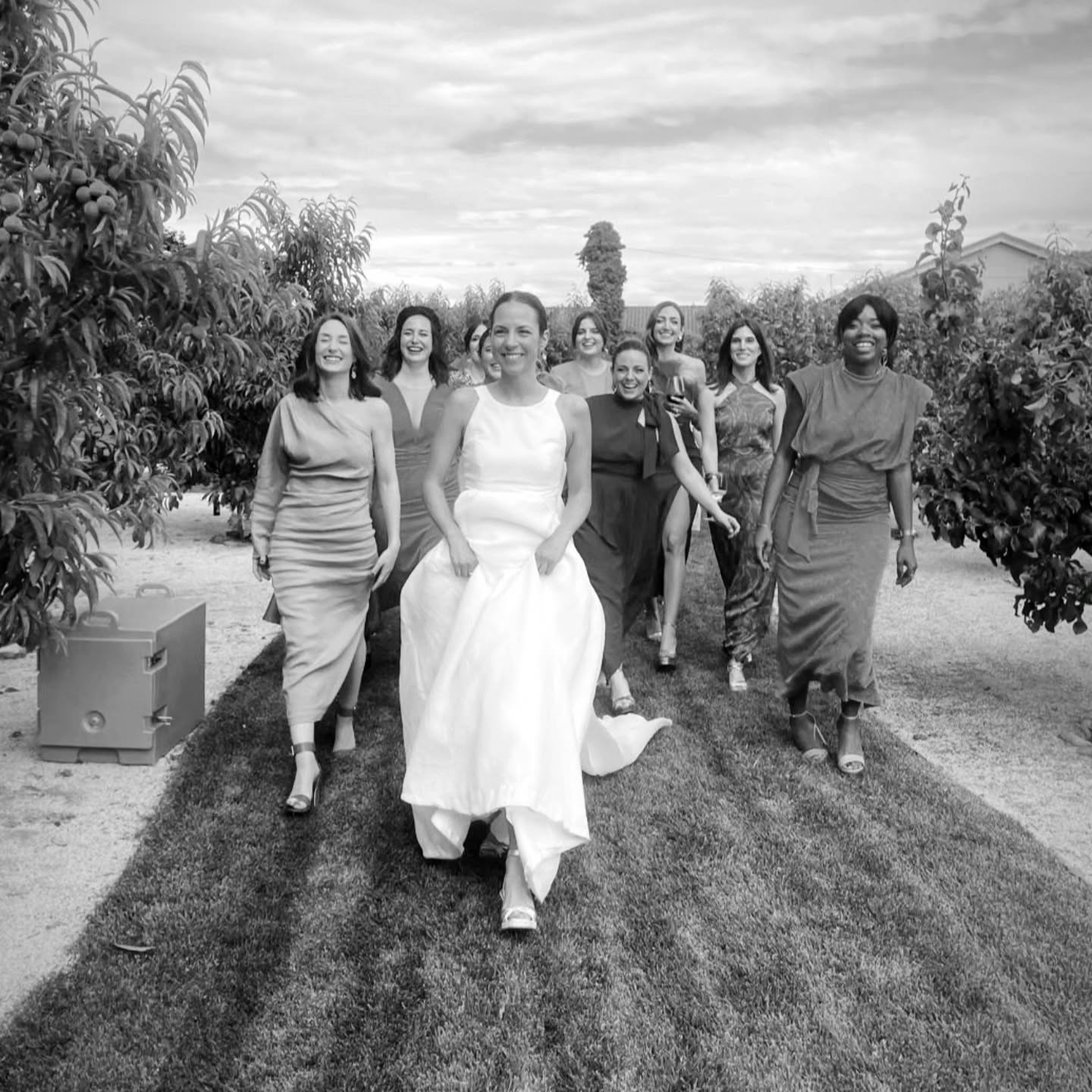 Hoy celebramos la union, la fuerza y la amistad. 💪💖 Porque cuando las mujeres nos unimos, todo es posible. ¡Feliz Día Internacional de la Mujer! 💫 #DíaDeLaMujer #Amistad #JuntasSomosMásFuertes" #8m