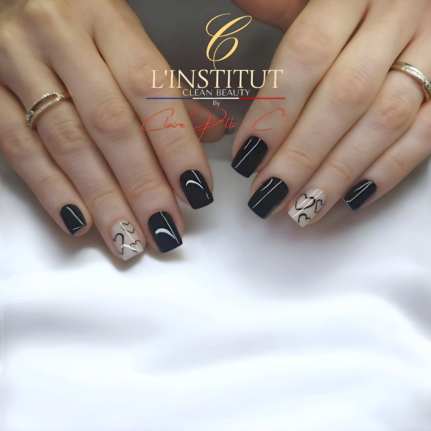 🖤✨️ Un vernis noir intense, au fini ultra-brillant, capte la lumière et accentue l’effet sophistiqué.
L’annulaire se distingue par une base nude, douce, ornée de fins motifs de cœurs tracés à l’encre noire, apportant une touche minimaliste, graphique et romantique.
⚜️ 𝐂 -𝐋'𝐈𝐍𝐒𝐓𝐈𝐓𝐔𝐓 𝐂𝐥𝐞𝐚𝐧 𝐁𝐞𝐚𝐮𝐭𝐲 ⚜️
SOINS - ONGLERIE - BEAUTE DU REGARD - ÉPILATIONS
📆 𝗥𝗗𝗩 👉 lien en bio
🚘 A 5 min du centre ville de VALENCE
🅿️ PARKING PRIVATIF GRATUIT🫰
🚍 BUS Citea 4 ou Citea 8 🛑 Demande Arrêt :
🚸Centre commercial ou 🚸Pierre blanche
📍1310 Avenue de la République
07500 Guilherand-Granges
(En face de Auchan et Norauto)
BESOIN DE CONSEILS OU AUTRE DEMANDE ⁉️
Si aucune disponibilité ne vous convient, ou vous ne savez pas quelles prestations choisir, merci de laisser un message au : 07.81.13.48.24
.
.
.
.
.
.
.
.
.
#OnglesDrôme #OnglesArdèche #InstitutDeBeauté #NailArtFrance #NailArtist #NailAddict #ManucureÉlégante #OnglesChics #StylisteOngulaire #BeautéDesOngles #NudeAndBlackNails #NailInspiration #DrômeArdècheBeauté #InstitutClaire #NailDesign #NailGoals #NailLove #ManucureParfaite #NailTrends2025 #BeautéRaffinée