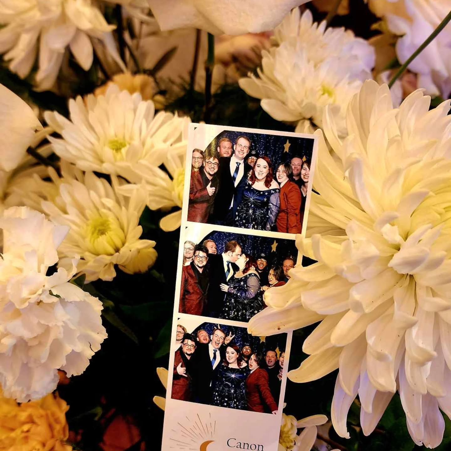 The moon is the reflection of your heart and moonlight is the twinkle of your love
#love #weddings #luxuryphotbooth #beautiful #moon
Venue @lakecreeklodge
Planning @ponderosaplanning
Photography @victoriacarlsonphoto
Florals @roots_wild
Hair @the_garrison_collective
Makeup @kate_hana_artistry
Tent @elevation_tents
Signage @bespokencreative
Rentals & Lighting @obrieneventsinc
Rentals & Decor @heirloomsandco,
@curated_eventrentals
Linen @bbjlatavola
Band @bluewaveband
Photobooth @adventureboxphotobooth
Catering @bleubitecatering
Bar @lakecreeklodge
Dessert @toosweet_cakes