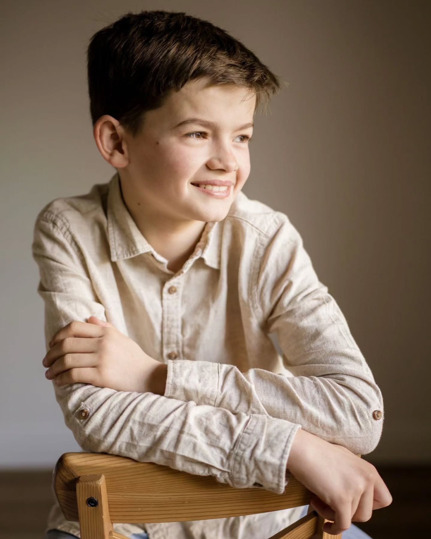 Pendant vos séances famille, grossesse ou nouveau né, je profite toujours de l'occasion pour réaliser des portraits de vos enfants.
Ils grandissent à une vitesse folle et, souvent, ça n'est pas évident pour vous, parents, de les prendre en photo (parce qu'ils se laissent pas faire facilement !)
Avec moi, ils se détendent et se laissent plus facilement aller au jeu 😉.
#photographefamilleloireatlantique
#photographefamille44
#photographefamillenantes #photographe44 #nantes #grandchampdesfontaines #casson