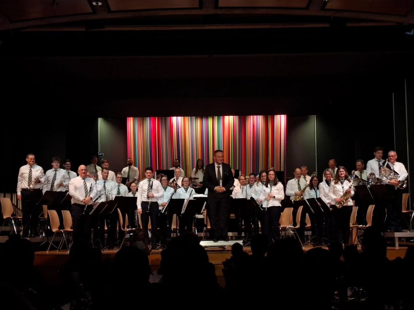 Jahreskonzert 2025
Unsere Reise ✈️ nach Südamerika ist bereits schon wieder Geschichte. Es hat unglaublich Spass gemacht mit euch in die rassigen Rhythmen🪘🪇 & gefühlvollen Melodien 💕 der Latin-Música Sud Americana💃🏻🔥 einzutauchen. Herzlichen Dank für euren Besuch!🙏🏻
Viva La Música!🎶
Unsere nächsten Termine:
Sonntag, 04. Mai 2025 – Weisser Sonntag
Donnerstag, 19. Juni 2025 – Fronleichnam
🌟Samstag, 05. Juli 2025 – Neuuniformierung🌟
#jahreskonzert #Konzert #latinmusic #südamerika #rhythm #mgwalchwil #walchwil #mgw #blasmusik #zugerblasmusik #dankefürdenbesuch #eswarunseinefreude #wirsindüberwältigt