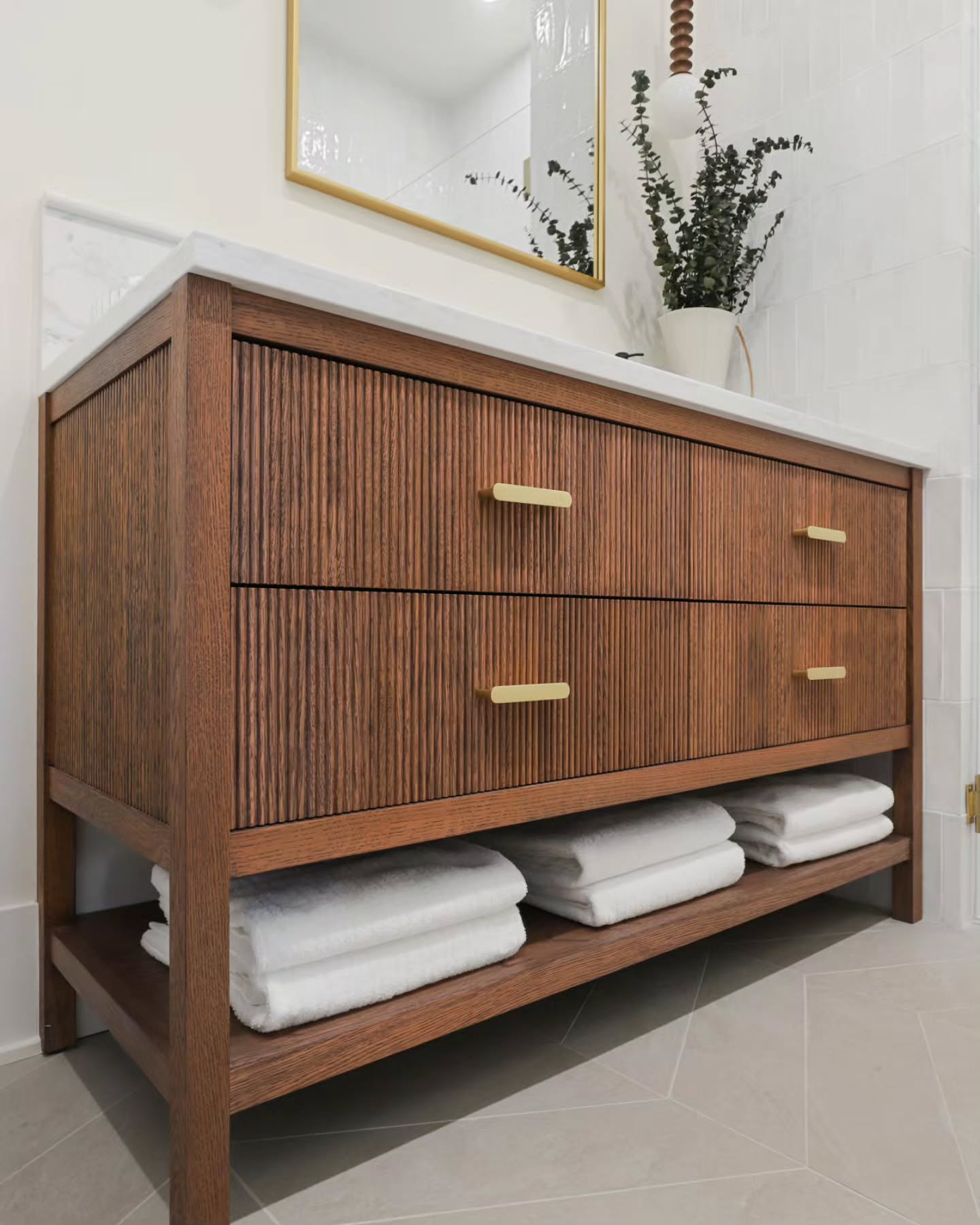 This custom vanity is the perfect blend of texture, warmth, and functionality—crafted with walnut wood, sleek brass hardware, and a quartz countertop.
📷@dannycooney
#bathroomdesign #bathroominspo #bathroomgoals #vanity #renovation #remodel #millwork #woodwork #homeinspo #homeinterior #homedecor #designbuild #interiordesigninspiration #interiordesign #interiors #westchesterliving