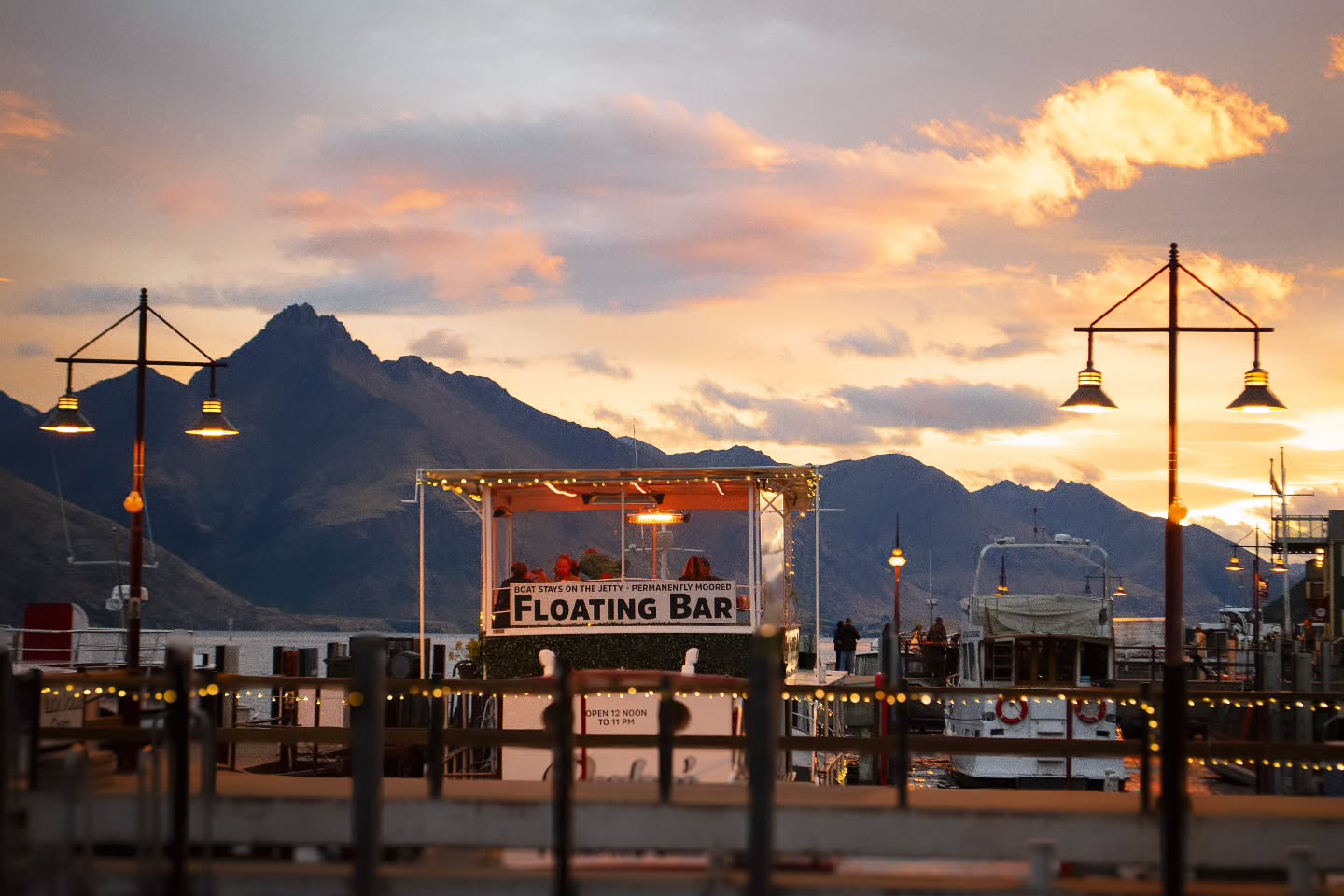 Friday evenings are best spent floating into the weekend 😏🌅
Join us for the perfect view, a warm mulled wine, and good vibes all around. See you soon! 😍