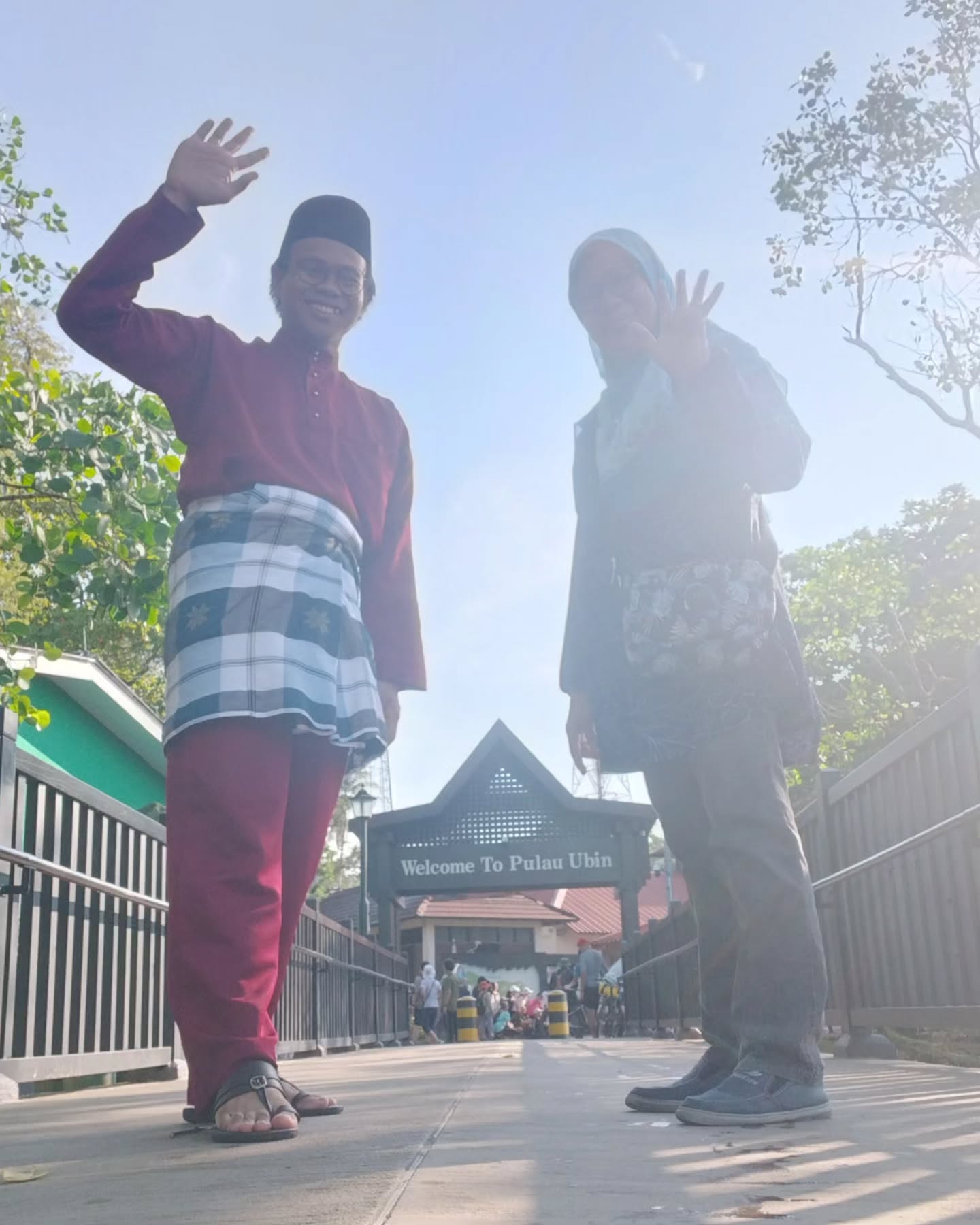 Alhamdulillah, I balik kampung with my mom to celebrate Raya together with the Ubin Orang Pulau folks who were around yesterday. It was also my first trip to Ubin this yearâgiven how immensely busy my final semester in uni has been, so Raya-ing on Ubin was a much needed respite and another way to celebrate the end of my studies as an undergraduate! Selamat Hari Raya Maaf Zahir Batin from the Ubin Orang Pulau to you!