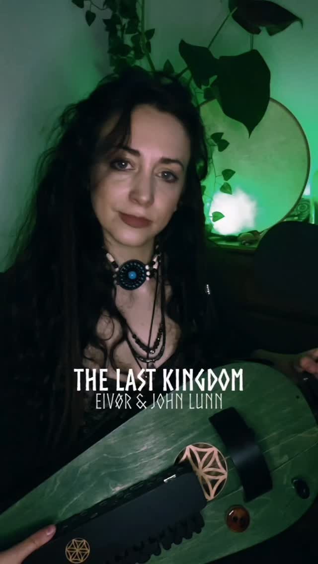 'The Last Kingdom' - Eivør cover with my gurdy , voice, and a touch of reverb…🖤
as I saw a few requests of this song in the comments, I was really excited to do it! I hope you like it! 💚✨🖤💚✨🖤
#eivør #thelastkingdom #covers #hurdygurdy #folk #singersongwriter #singing
#singers #ethereal #livemusic #femalefronted