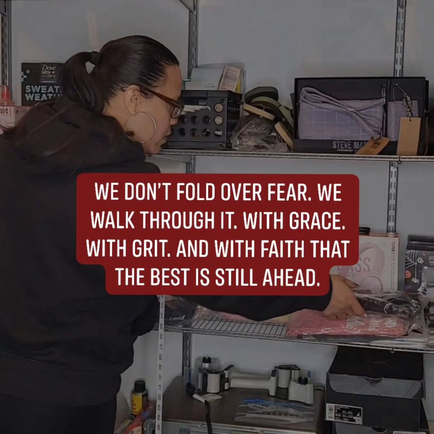 Happy Monday, baddiez!
Let me be real for a second…
Fear don’t always show up loud. Sometimes it creeps in when you're packing lunches, doing laundry, or sitting in silence after everybody’s asleep. It whispers things like, “Are you doing enough?” or “What happens when they don’t need you like that anymore?”
Yo… that fear? It hits hardest when you’re a mama watching your babies grow up right before your eyes.
I’ve been sittin’ in the reality that my kids are getting older. The days of little hands and constant “Mommy, look!” are slowly shifting into deeper convos, closed doors, and them becoming their own people. It’s beautiful, but whew… it’s bittersweet.
Motherhood will stretch you in ways you didn’t even know possible. It teaches you to let go while still holding on. And in that tug-of-war between who they were and who they’re becoming, we still show up. We still pour love, faith, and protection over them even when they’re too big to be carried.
But let me say this: You’re still needed. Maybe not in the same ways. But in deeper ones.
So on this Monday, if fear is trying to make you shrink or second-guess yourself, remind it who tf you are. A whole mother! A whole warrior! A whole woman with purpose raising the future while building your legacy!
We don’t fold over fear. We walk through it. With grace. With grit. And with faith that the best is still ahead.
Now go run this week, mama.
.
Follow @thedivaonline for more #wfhjobs and #sidehustles 💋
.
.
#thedivaonline #blogger #1000visionaries
#digitalproducts #dfydigitalproducts
#howtoworkfromhome
#digitalmarketing #digitalproducts #easywaystomakemoney
#howtostartanonlinebusiness #howtostartanonlinehustle #howtomakemoneyonline #digitalnomad
#2024sidehustles #wifimoney
#womensupportingwomen #womeninbusiness #girlpower #entrepreneurlife #girlboss
#HappyMonday #MomTruths #BittersweetButBlessed #RaisingHumans