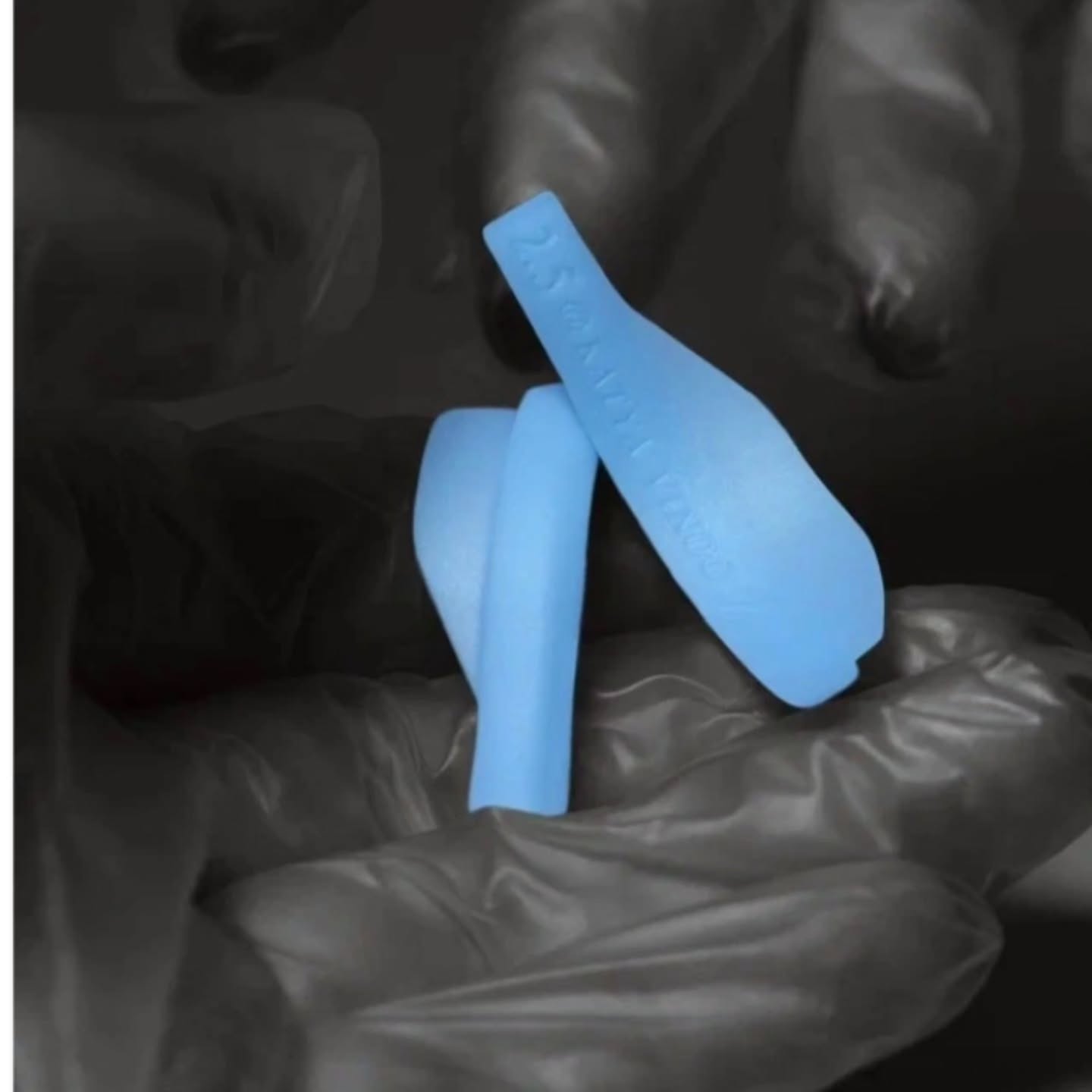 Katya Vinog er en anerkjent leder innen vippeløftindustrien og er kjent globalt for sine innovative Lash Lift Shields. Disse skjoldene har en unik, høy og flat hybridform, som kombinerer både runde og flate elementer. Designet gir et perfekt løft og bue i én enkel prosess.
#katyavinog #lashlift #lashshield #lashtech #mardonspleie #mardon.no