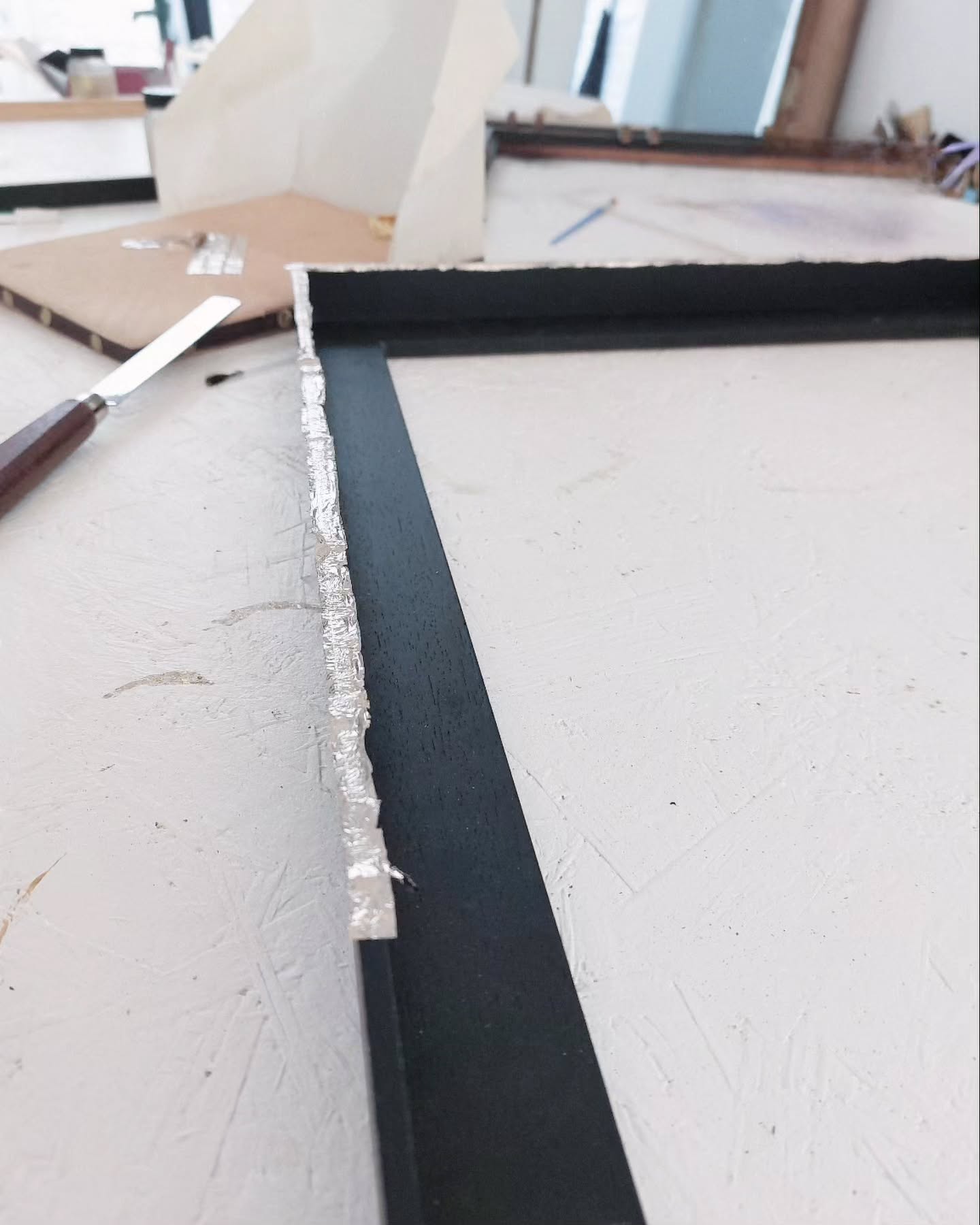 Filet or Caplain sur caisse Américaine noire