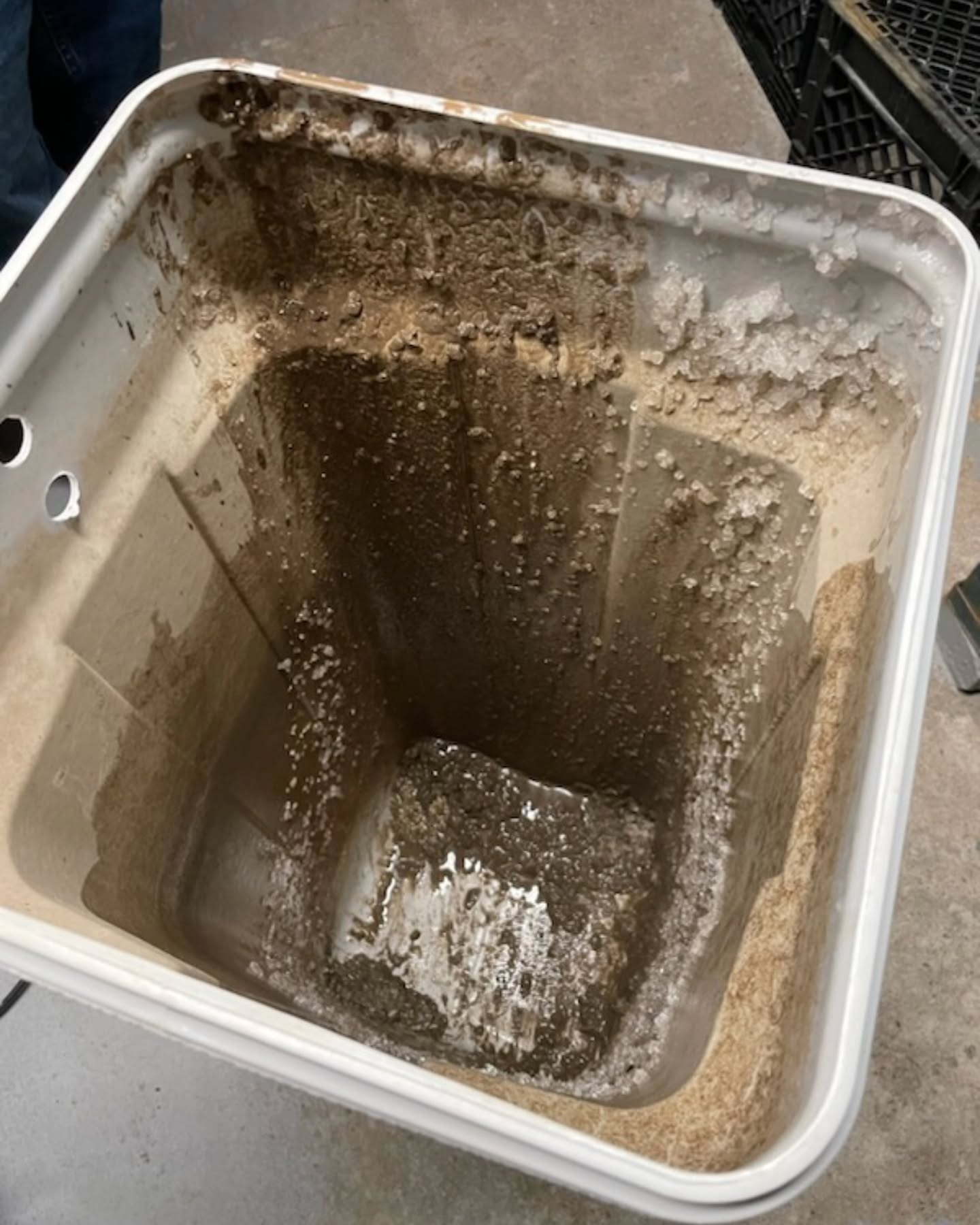 Not all water softener salt is created equal. If you're buying salt labeled as “natural” or “solar,” you're likely getting a less refined product that can contain dirt, rocks, sand, and other debris. While it may look clean at first glance, once it comes into contact with water, the impurities become obvious—and they end up in your brine tank.
Using low-quality salt means you’ll need to clean your brine tank more often, which can be a hassle.
At Woodstock’s Water Shop, we only carry high-quality, clean salt pellets—no dirt, no debris, and no extra maintenance. With our salt, you’ll never have to worry about cleaning out your brine tank.
Stop by and see us at 196 Springbank Ave, Woodstock. Your softener (and your schedule) will thank you!!