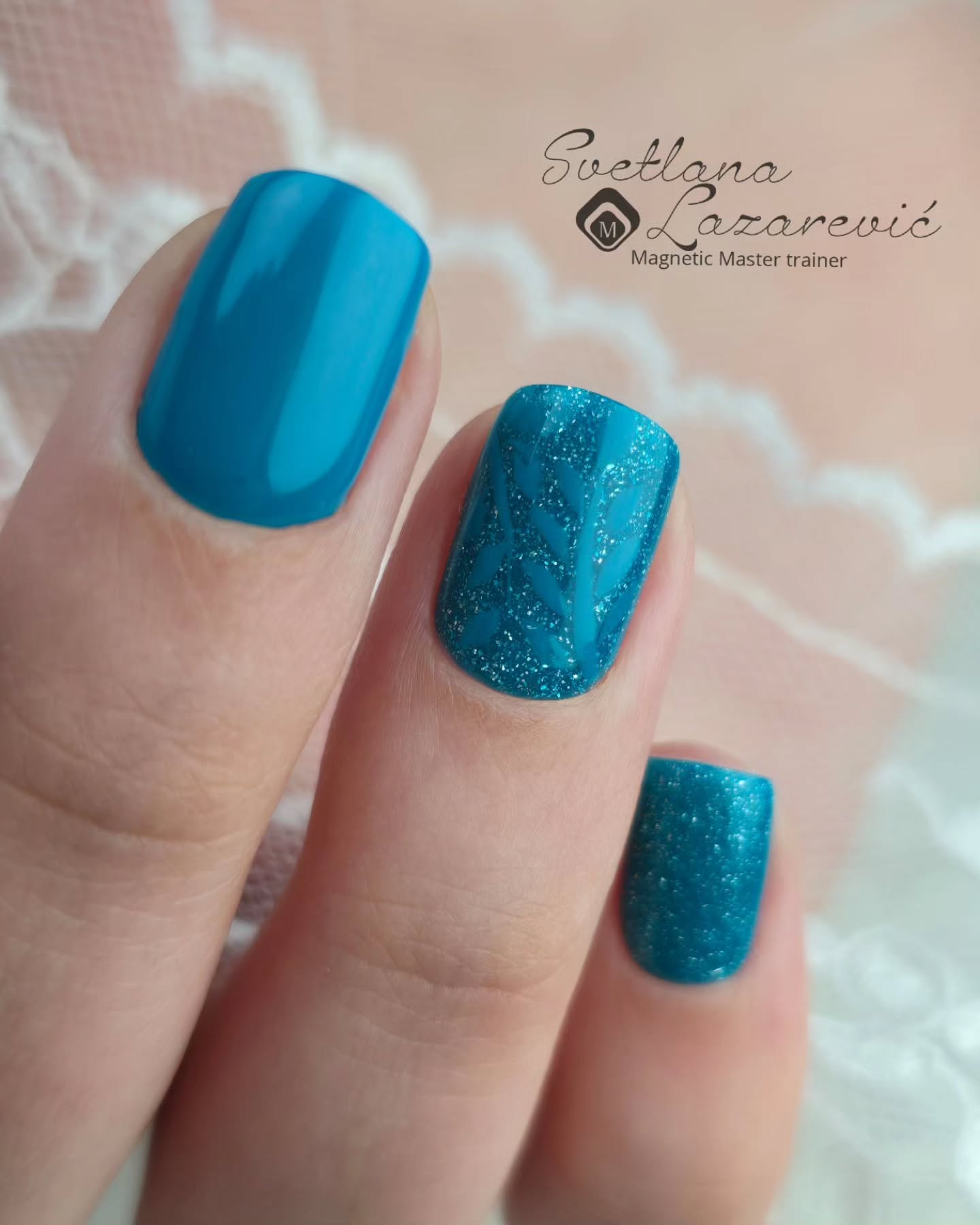 💙🩵 Teal Tease & Teal Tease Glitter, a little bit of Blush Ivory and the new Stamping plate Spring Fling card 79
💙All @magneticnaildesign products
🩵Spon by @dobi.ch
.
.
#MagneticNailDesign #nails2025 #naileducation #nailinspiration #nailsnailsnails #nailstudio