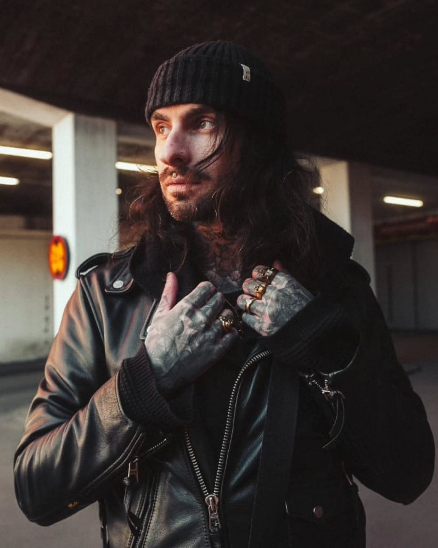 Rocking Iron Clan’s brass jewelry pieces with a rock n roll style of @dannemars . With our collaboration shots this look brings together raw masculinity and bold craftsmanship in one striking frame.
This isn’t just jewelry, it’s an identity for the gentleman! 🍻
__
📸: @benn.kobra
__
#IronClanJewelry #IronclanRings
#ironclanwarlords #beardedgentleman
#Handmadejewelry