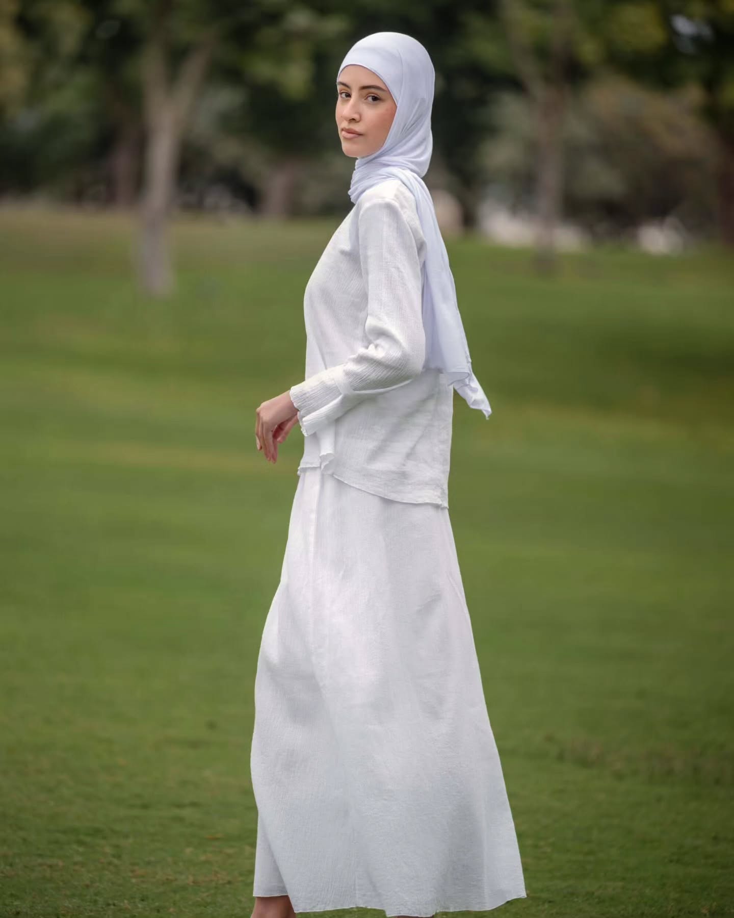 Made from natural fibers, finished with Bali hand-crafted shell buttons, and hand-made by experienced sewers with care. Every edge and detail is carefully checked, and each piece is packed in a cassava polybag.
This is more than manufacturing, it’s a home of true passion ✨