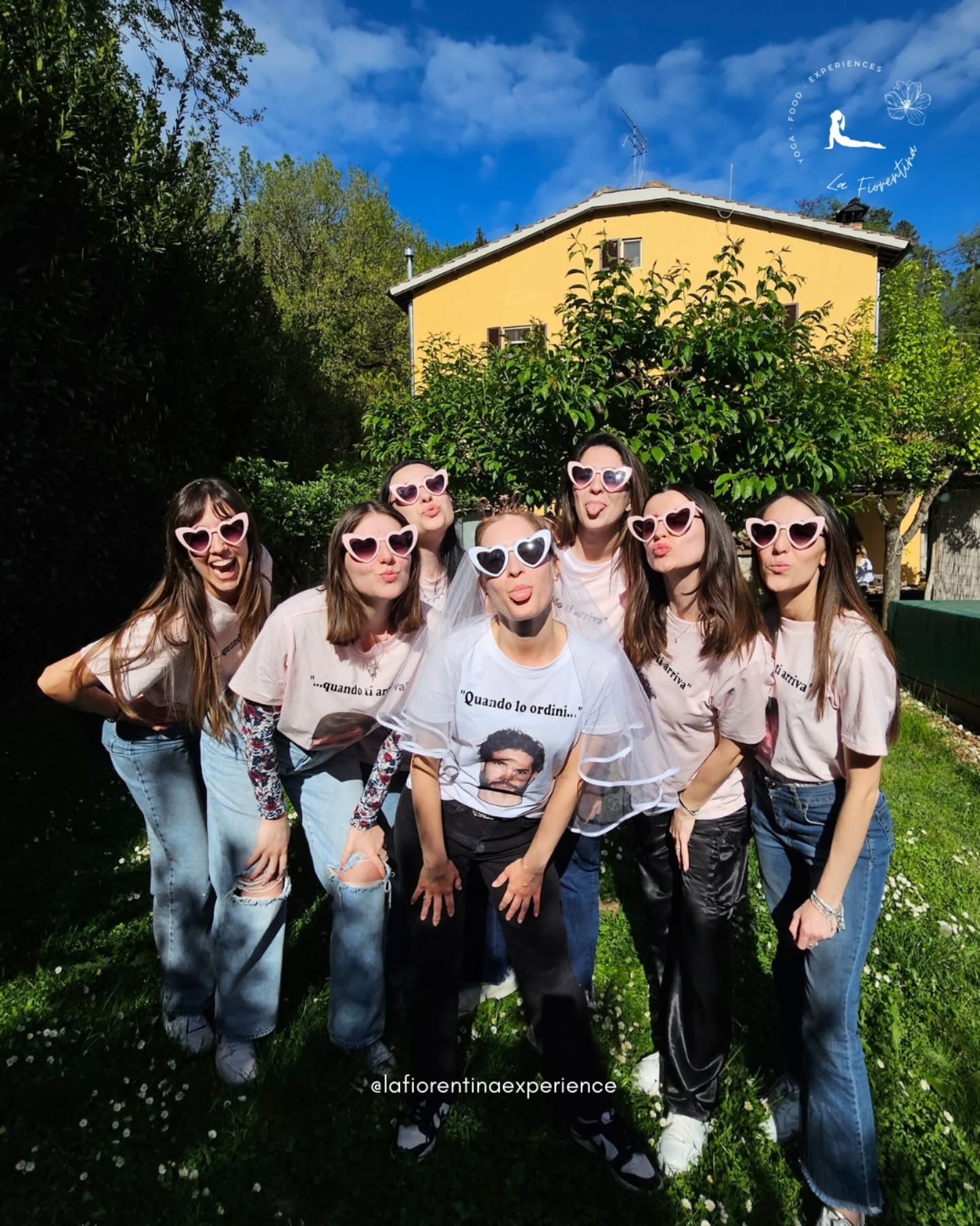 Il #teambride di Chiara si racconta 💓🫰🏼
♡ Ottima esperienza che consiglio vivamente per viversi una giornata diversa dal solito in armonia e positività
♡ Eleonora ci ha accolto in questa fantastica location in modo molto caloroso. Da subito super accogliente, come se ci conoscesse già. É divertente, super disponibile, aperta all’ascolto e soprattutto ama il suo lavoro e si percepisce nella cura che mette in quello che fa. Solare, positiva, determinata, creativa, una persona d’oro! Ama la vita e si vede. ( grazie ragazze mi emoziono 🥹🤍 )
♡ Abbiamo svolto yoga facciale che ci ha permesso di connetterci nel nostro mondo interiore. Ci siamo sentite libere, serene e rilassate.
♡ Il brunch curato nei minimi dettagli, dall’ impiattamento al gusto, una meraviglia.
♡ Grazie a @caterina.monasta invece abbiamo dato spazio alla nostra creatività creando i nostri pezzi personalizzati, accanto ad una vera professionista piena di calma e pazienza.
#inspirariscopritivivi Un abbraccio, Ele 🤍🌸
#teambridetoscana #addioalnubilato #addioalnubilatotoscana #BacheloretteInChianti #bachelorette #tuscany #esperienzeesclusive