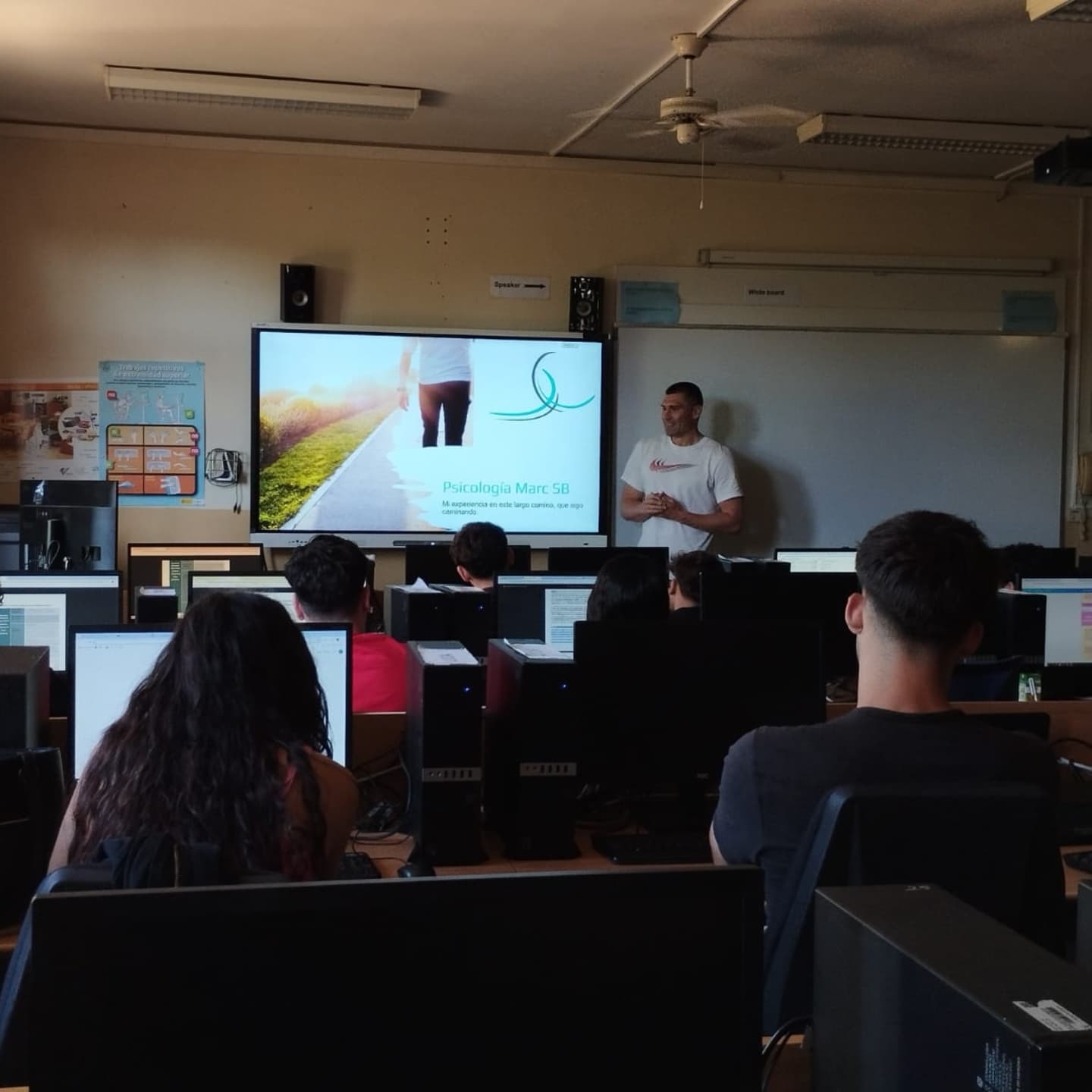 Primera jornada de talleres en el I.E.S. Son Pacs @iessonpacs .
Hoy he tenido el placer de impartir el primer taller de la semana. Ha sido una experiencia muy enriquecedora poder aportar mi granito de arena. Muchas gracias al alumnado por su implicación, al Instituto por la oportunidad y a Javi @jc.psicologiadeportiva por contar conmigo para esta iniciativa.
-
Primera jornada de tallers a l’I.E.S. Son Pacs.
Avui he tingut el plaer d’impartir el primer taller de la setmana. Ha estat una experiència molt enriquidora poder aportar el meu granet de sorra. Moltes gràcies a l’alumnat per la seva implicació, a l’Institut per l’oportunitat i en Javi per comptar amb mi en aquesta iniciativa.
#psicologia #psicologadeportiva #psicologíasanitaria #formacion #deporte #psicólogo #psicologoonline #presencial #online #mallorca #motivacion #psicologiaMallorca #talleres #emprendimiento #saludmental #iessonpacs #fp