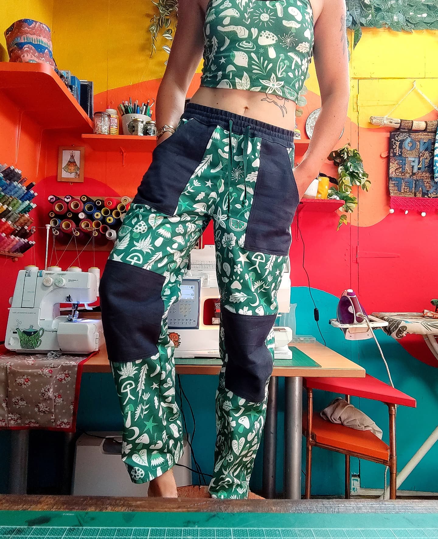 since doing the shorts I've wanted to draft the same pattern into long trousers so here they are! same concept of durable, quality utility trousers with 3 deep pockets, elasticated and drawstring waistband for a perfect fit and knee patches to add a few more years onto the life span 👌
made from 100% organic cotton pigment printed twill and 100% organic hemp charcoal grass linen on the pockets, knee patches and waistband 🌿
available in 5 colour ways, and your own waist and inside leg size 👖
unisex design, they fit between the waist and hips so ideal for all body types
www.houseofbeanco.com to find them!! 💚
#botanical #organiccottom #organichemp #hempclothing #sustainableclothing #handmade #madetoorder #smallbusiness #mushrooms #illustration #doodle #pigmentprinting #festivalwear #utilitytrousers