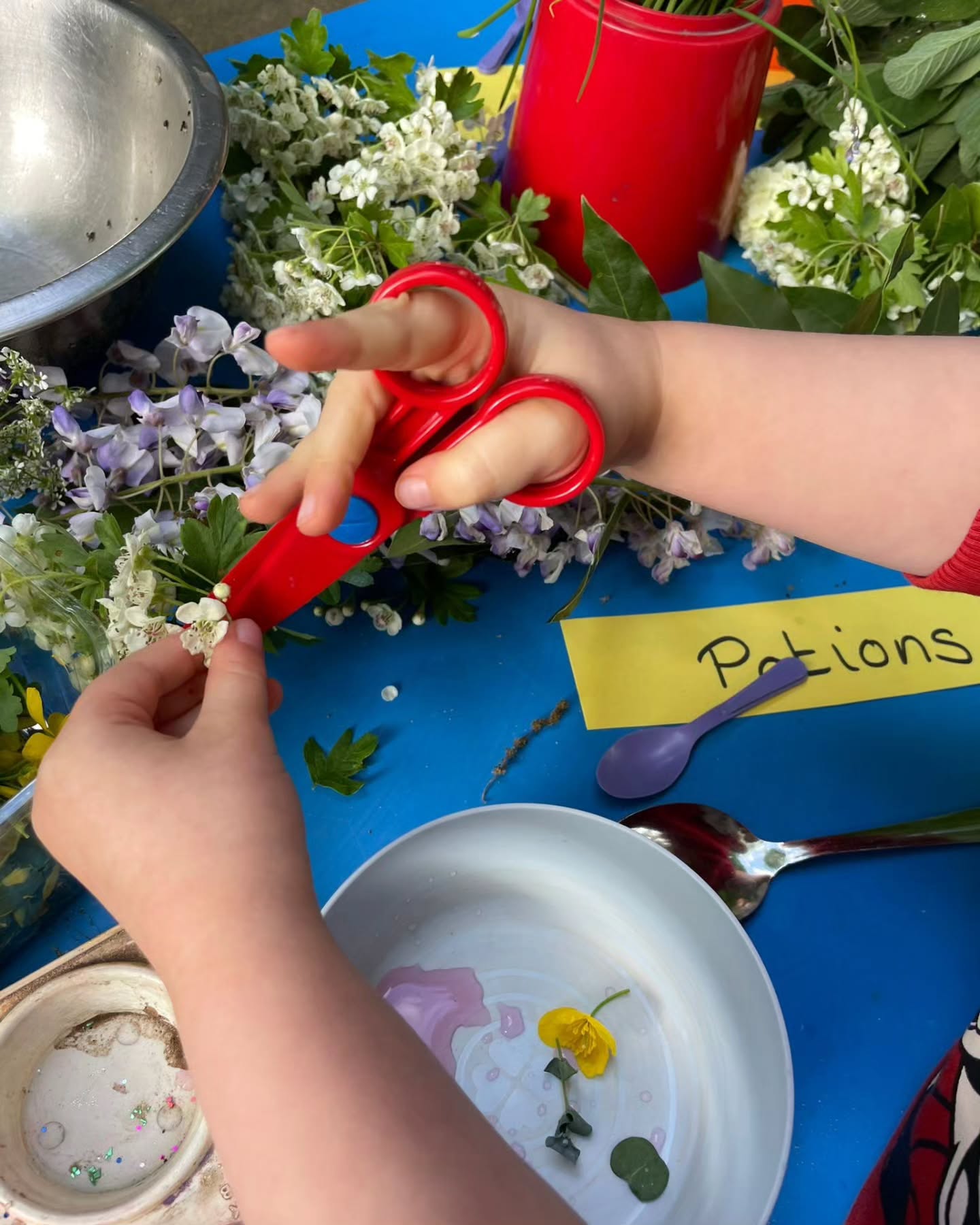 Today the children have been making potions using different plants and flowers. They have used their senses to smell the flowers and herbs and touched them to feel the different textures of the leaves.
🌸'I'm making a magic potion.' 'This will look beautiful in my garden.' 🌸
They have cut, poured, mixed, and sprayed to make lots of wonderful potions 🍃🌿
#earlyyears #preschool #potionmaking #magicpotion #earlyyearsideas