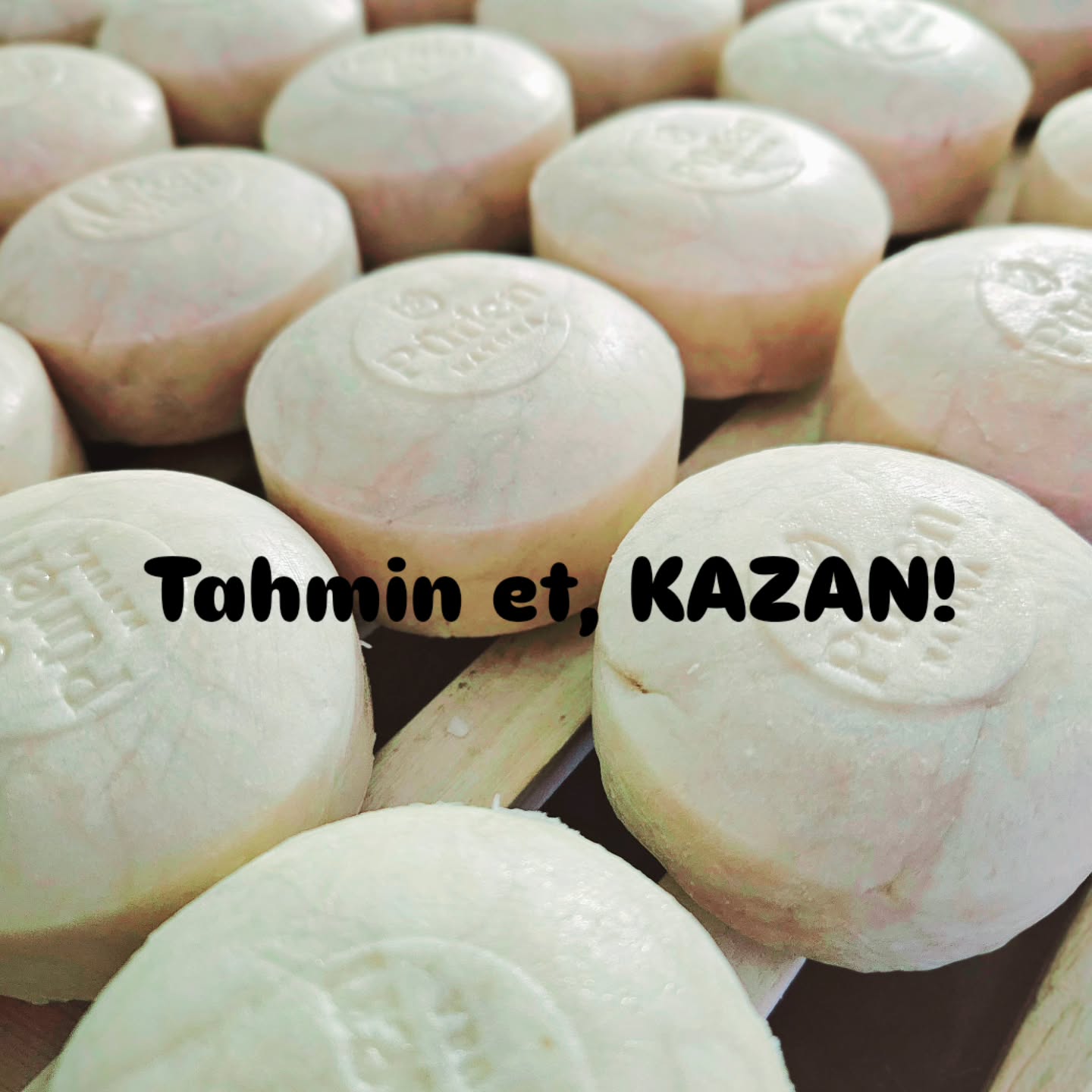 🎉 Sürpriz Geliyor! 🎉
Videomuzda yeni katı şampuanımızın makinede nasıl üretildiğini izlediniz.
Peki sizce bu ürün kimlere özel? 🤔 Tahmininizi yorumlara yazın!
Doğru tahmin eden 10 kişiye dilediği bir katı şampuan %25 indirimli! 🎁
Hiç kimse doğru tahmin edemezse bile, en alâkâlı yorum yapanlara sürpriz bir hediye veriyoruz! ✨
Tahminlerinizi bekliyoruz! 💖
#katışampuan #doğaliçerik
#purlennatura
#doğalsaçbakımı #doğalşampuan #temiziçeriklikozmetik #doğalbakım