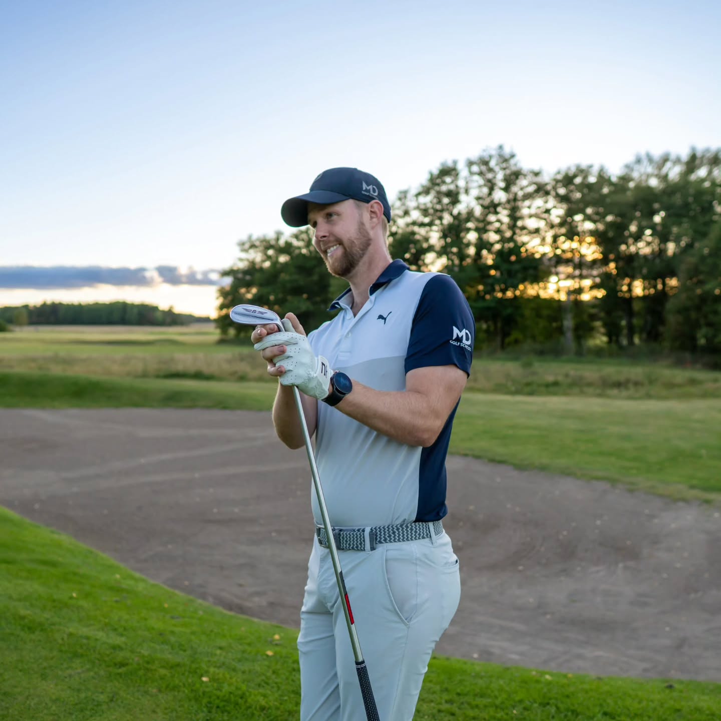 NÄRSPELSKURS 15 JUNI. Missa inte en heltäckande närspelskurs under tre timmar nästa söndag. Vi kommer gå igenom basteknik för chip, pitch & bunker. Sedan specialisera dessa slag lite och diskutera när var & hur vi kan använda de på banan.
Pris 895kr
Kl 13-16
Max 6 personer
Vid högt intresse så kan jag öppna fler tillfällen. Boka på hemsidan under temakurser eller maila info@mathiasdahlgolf.com